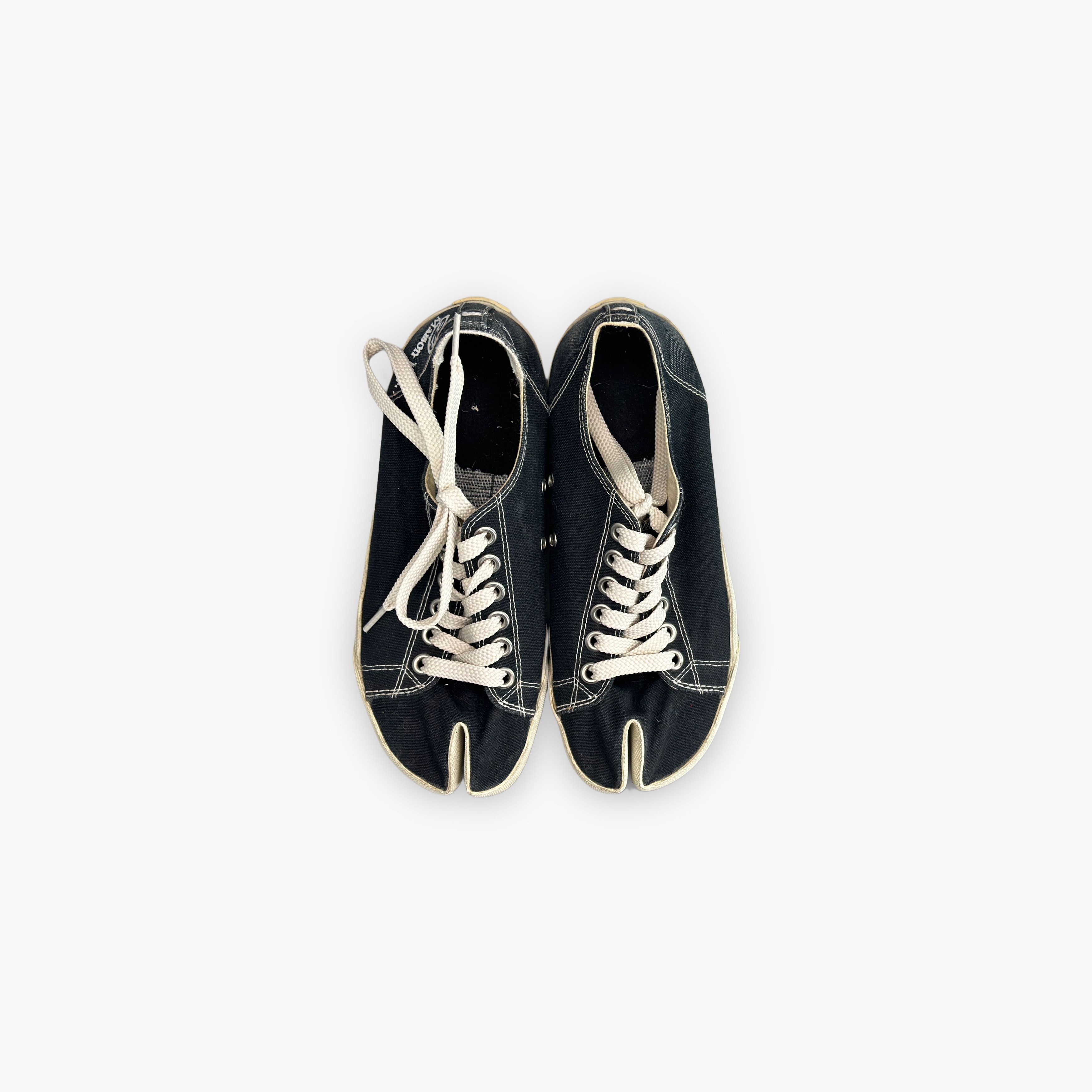 Maison Margiela Maison Margiela Black Tabi Low-Top Sneakers Size 37 Size US 7 / IT 37 - 9 Thumbnail