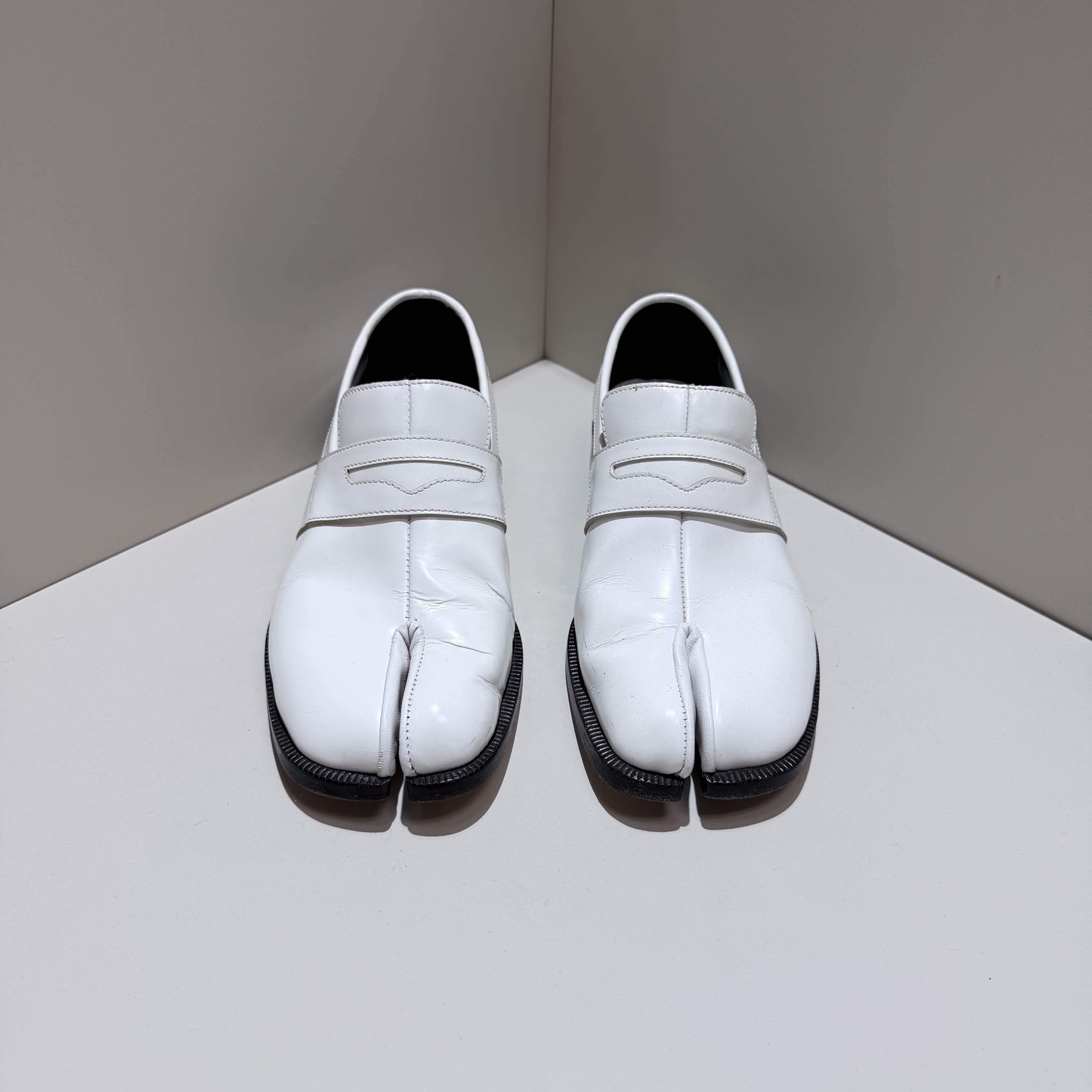 Maison Margiela Maison Margiela White Tabi Loafers Size 36 Size US 6 / IT 36 - 2 Thumbnail