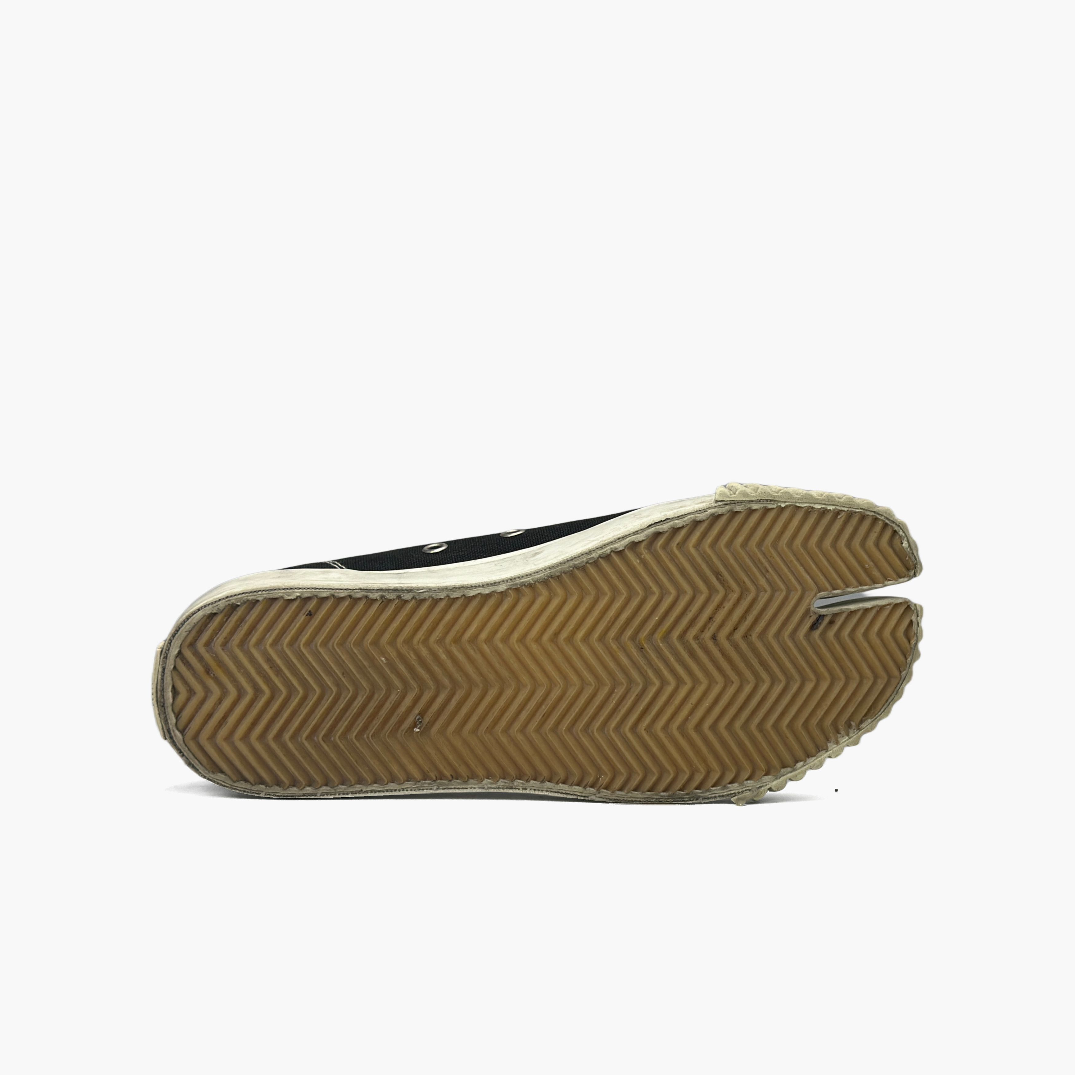Maison Margiela Maison Margiela Canvas Tabi Low-Top Sneakers Size 36.5 Size US 6.5 / IT 36.5 - 7 Thumbnail