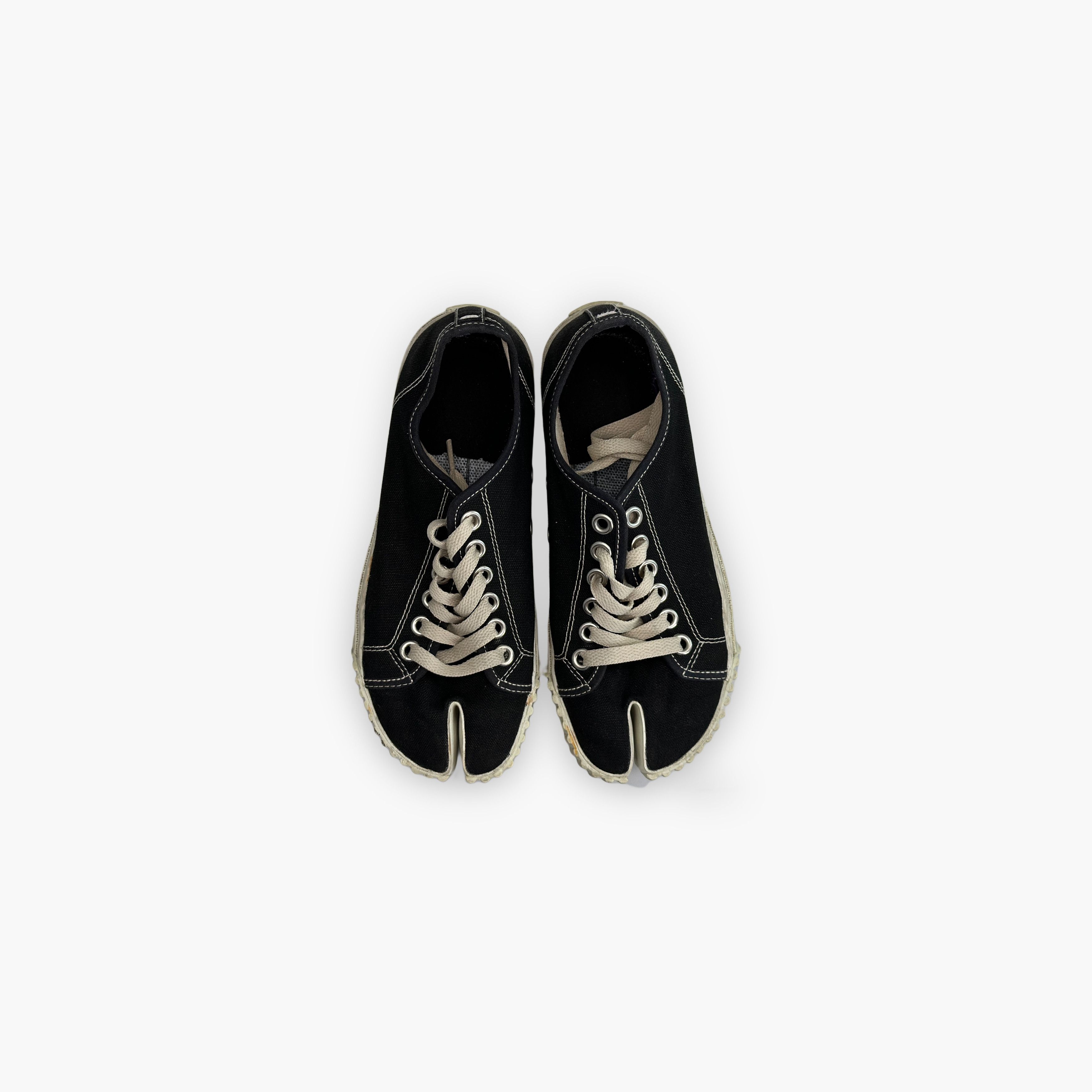 Maison Margiela Maison Margiela Canvas Tabi Low-Top Sneakers Size 36.5 Size US 6.5 / IT 36.5 - 9 Thumbnail