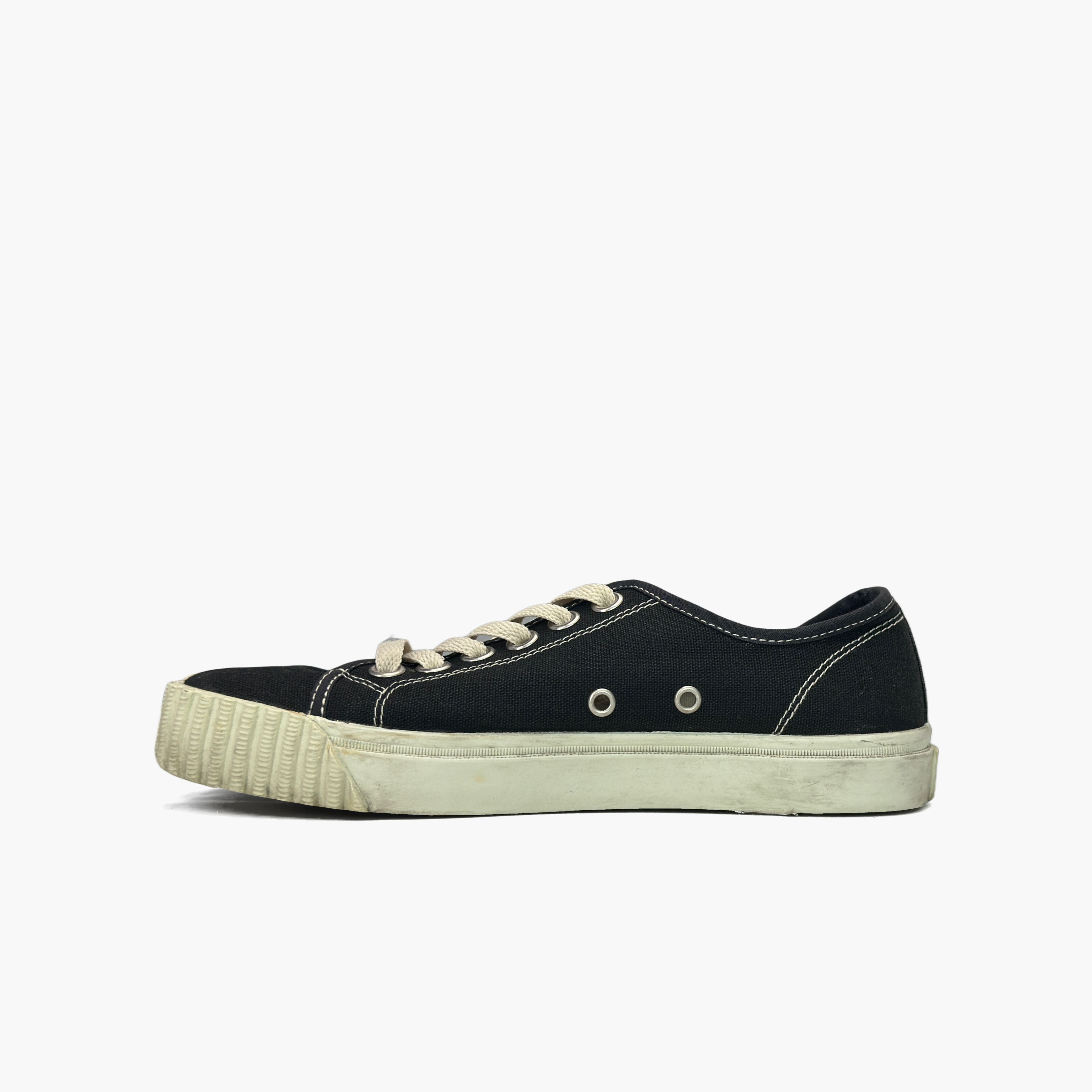 Maison Margiela Maison Margiela Canvas Tabi Low-Top Sneakers Size 36.5 Size US 6.5 / IT 36.5 - 3 Thumbnail
