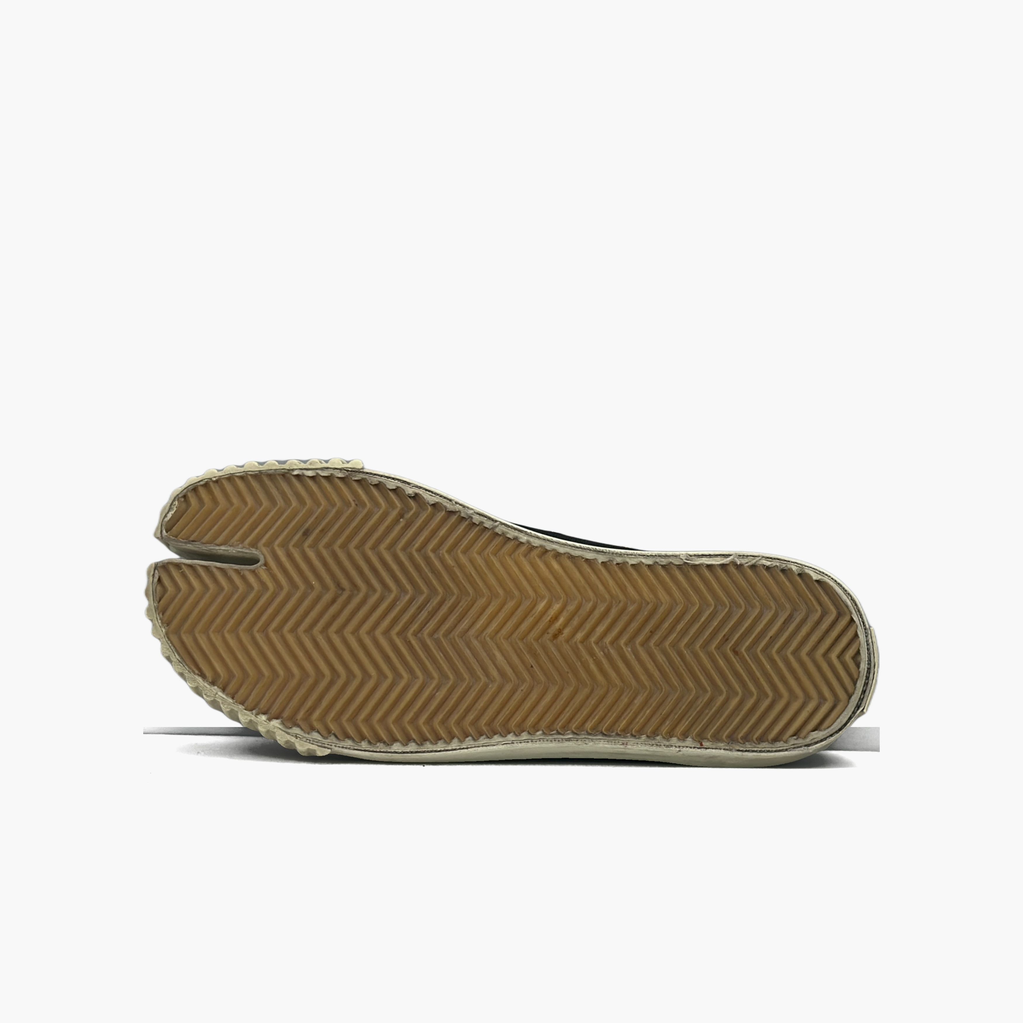 Maison Margiela Maison Margiela Canvas Tabi Low-Top Sneakers Size 36.5 Size US 6.5 / IT 36.5 - 8 Thumbnail