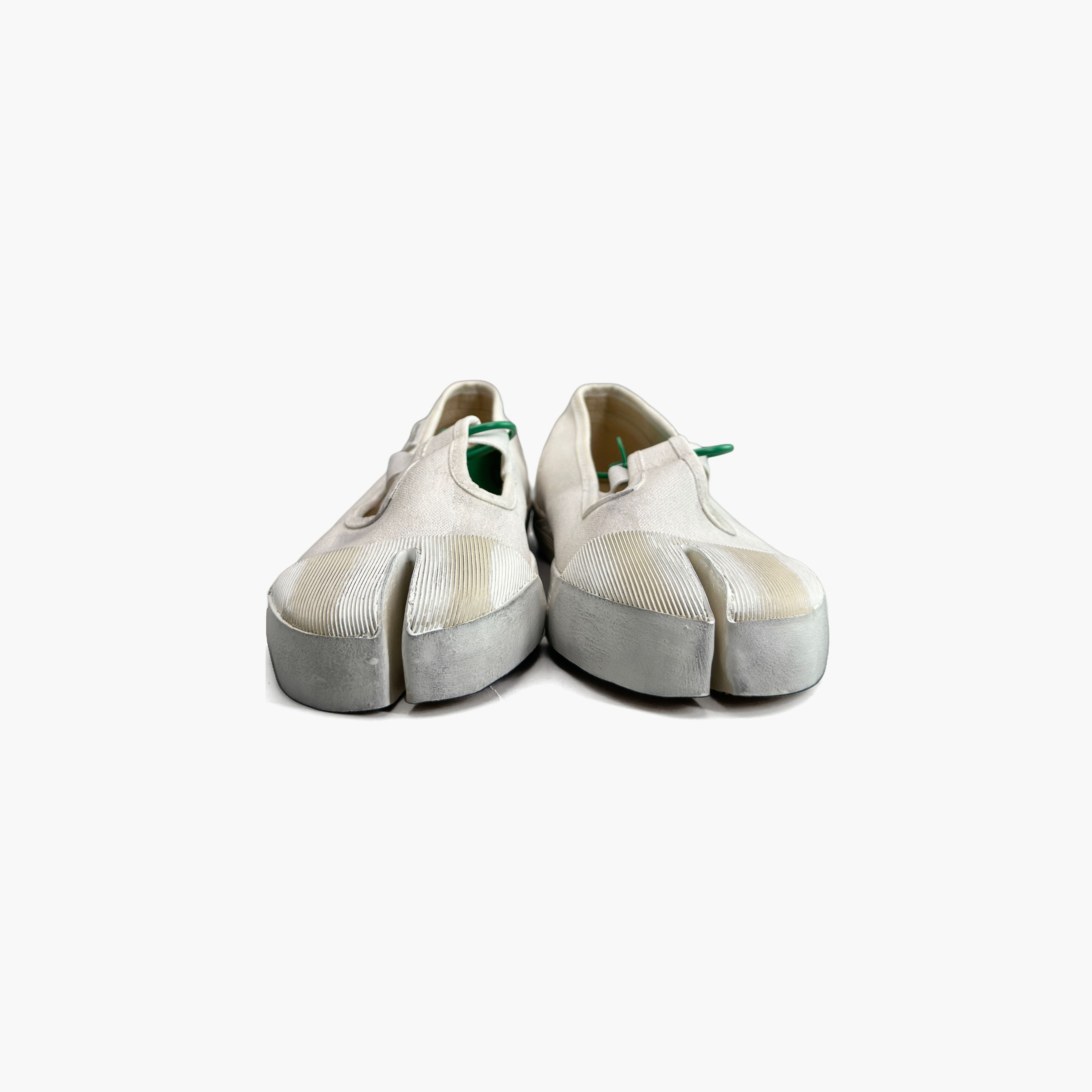 Maison Margiela Maison Margiela White Tabi Canvas Slip On Sneakers Size 36 Size US 6 / IT 36 - 5 Thumbnail