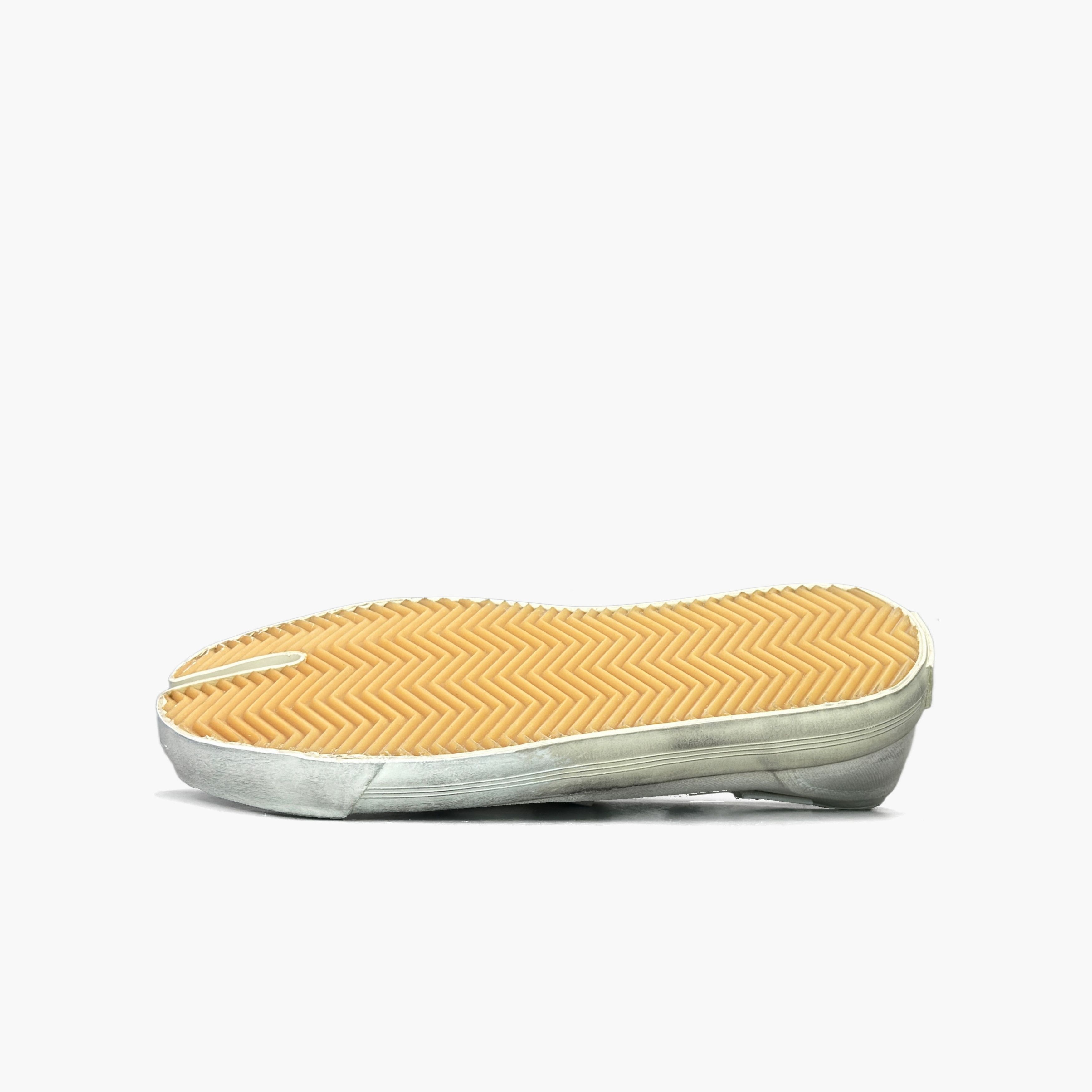 Maison Margiela Maison Margiela White Tabi Canvas Slip On Sneakers Size 36 Size US 6 / IT 36 - 8 Thumbnail