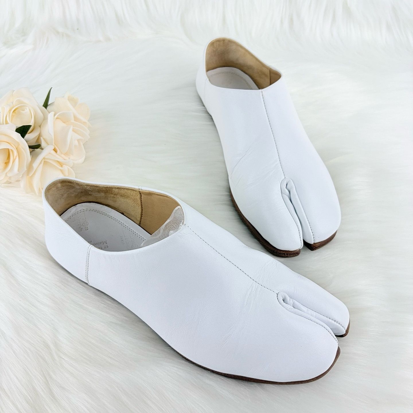Maison Margiela Maison Margiela White Tabi Flats Size 37 Size US 7 / IT 37 - 9 Thumbnail