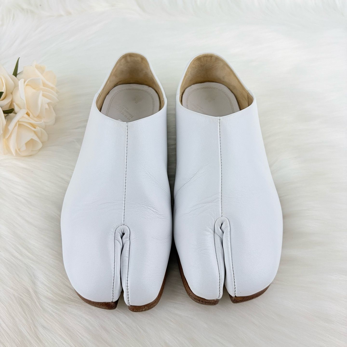 Maison Margiela Maison Margiela White Tabi Flats Size 37 Size US 7 / IT 37 - 2 Thumbnail