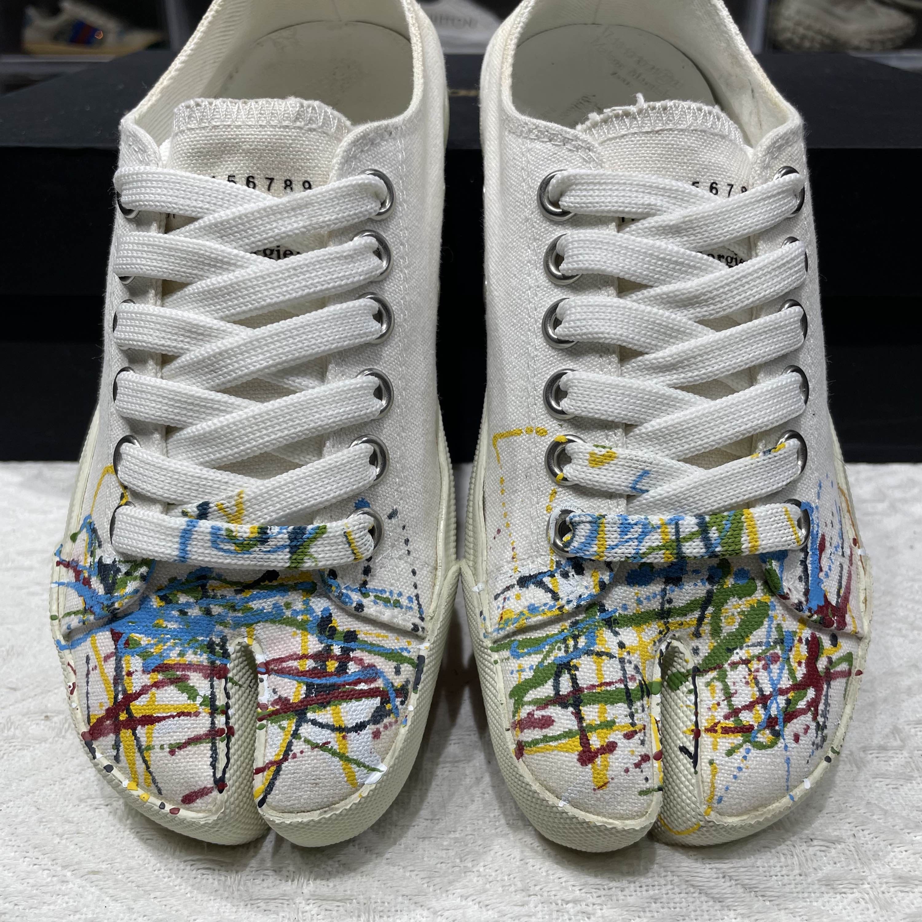 Maison Margiela Maison Margiela Paint Splatter Tabi Sneakers Size 35.5 Size US 5.5 / IT 35.5 - 12 Thumbnail