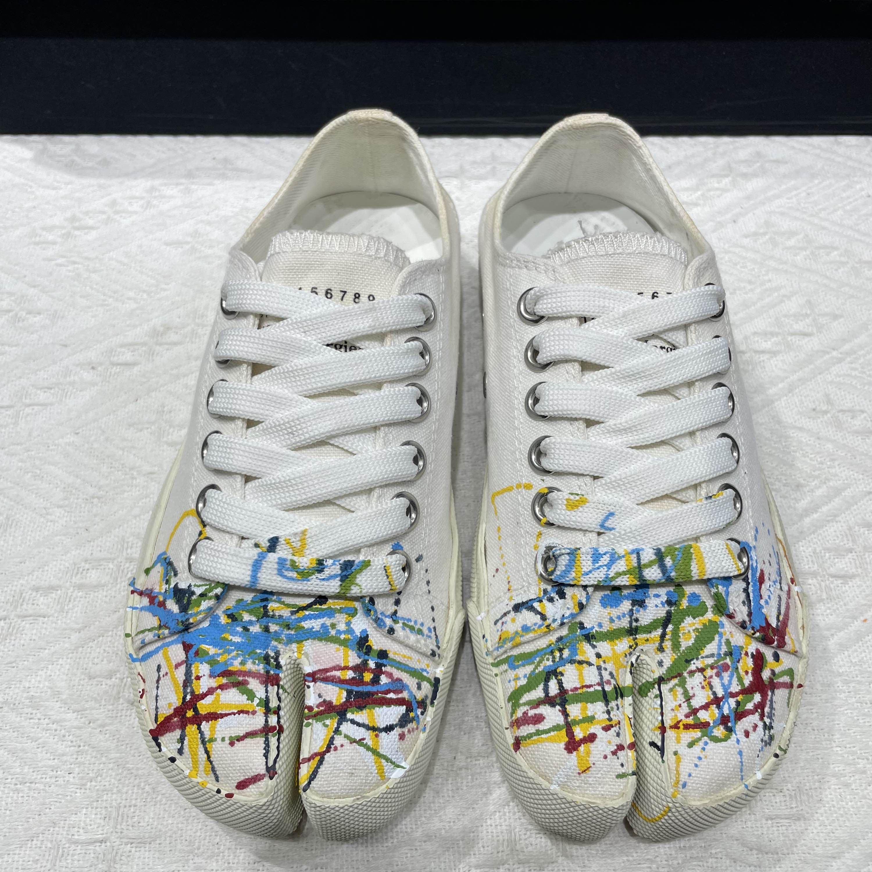 Maison Margiela Maison Margiela Paint Splatter Tabi Sneakers Size 35.5 Size US 5.5 / IT 35.5 - 2 Thumbnail