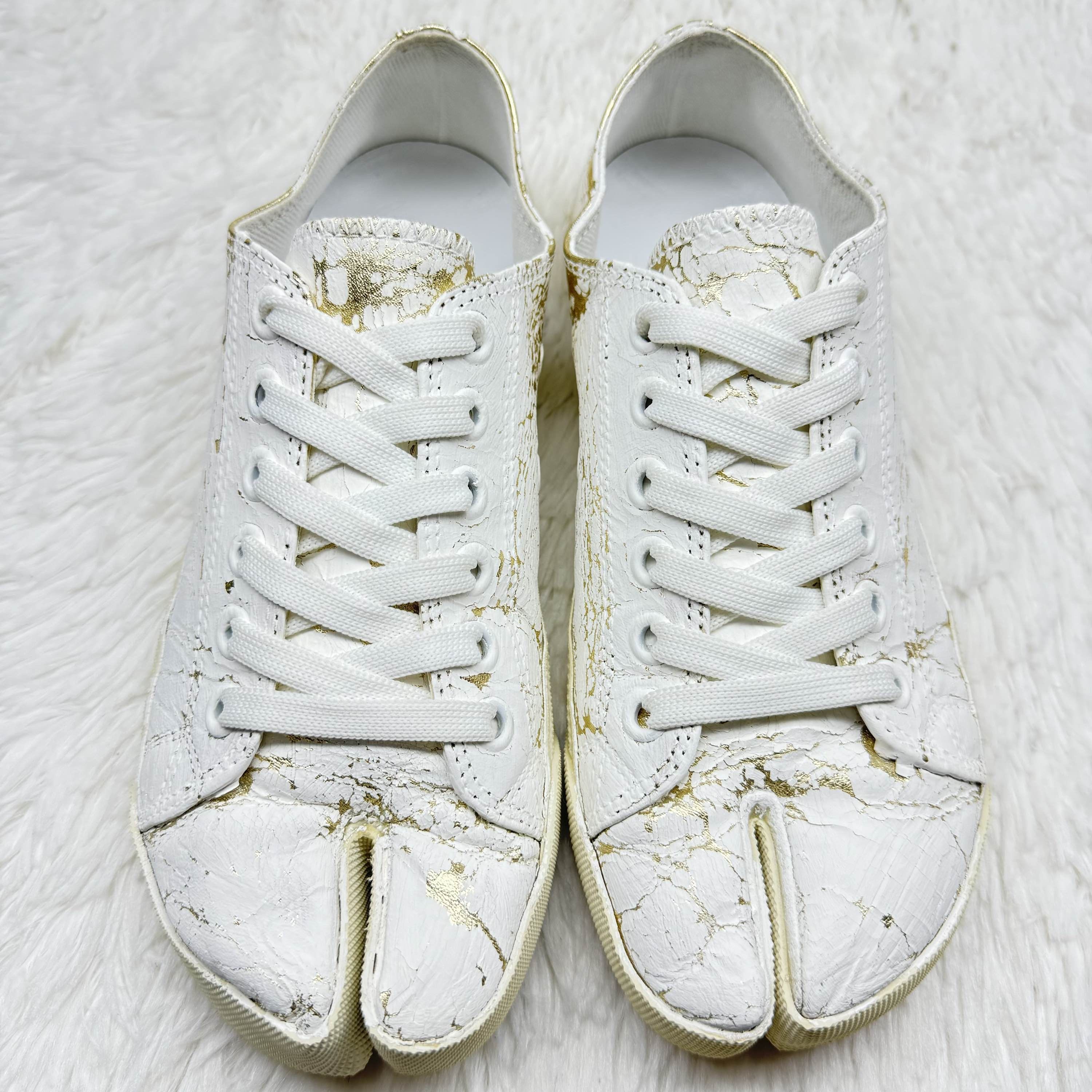 Maison Margiela Maison Margiela Gold Crack Tabi Sneakers Size 38 Size US 8 / IT 38 - 2 Thumbnail
