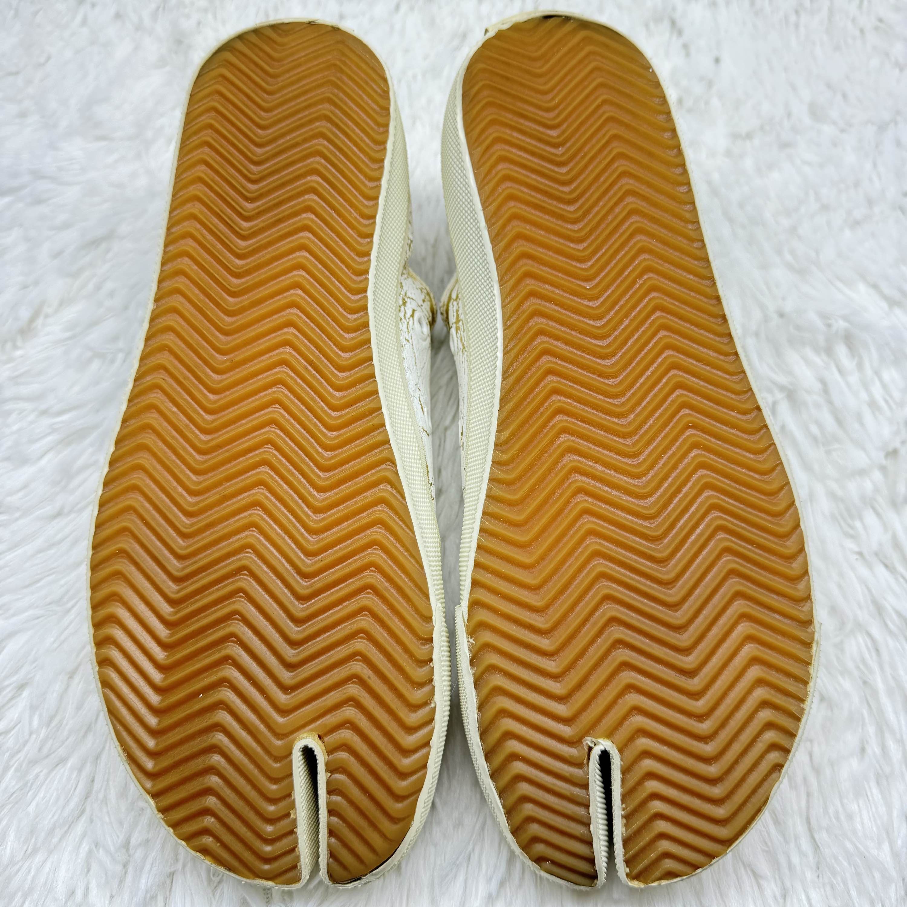 Maison Margiela Maison Margiela Gold Crack Tabi Sneakers Size 38 Size US 8 / IT 38 - 4 Thumbnail