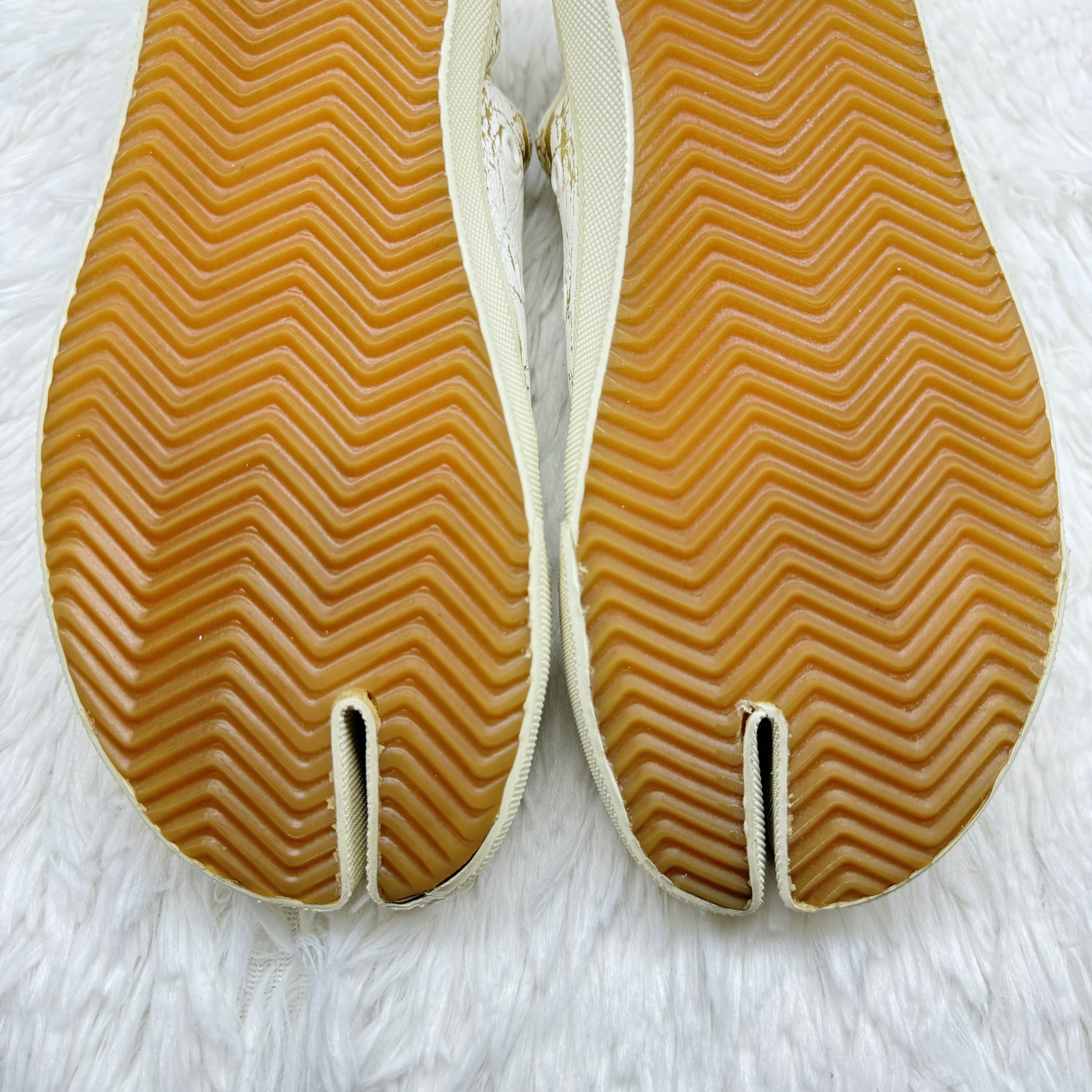 Maison Margiela Maison Margiela Gold Crack Tabi Sneakers Size 38 Size US 8 / IT 38 - 12 Thumbnail