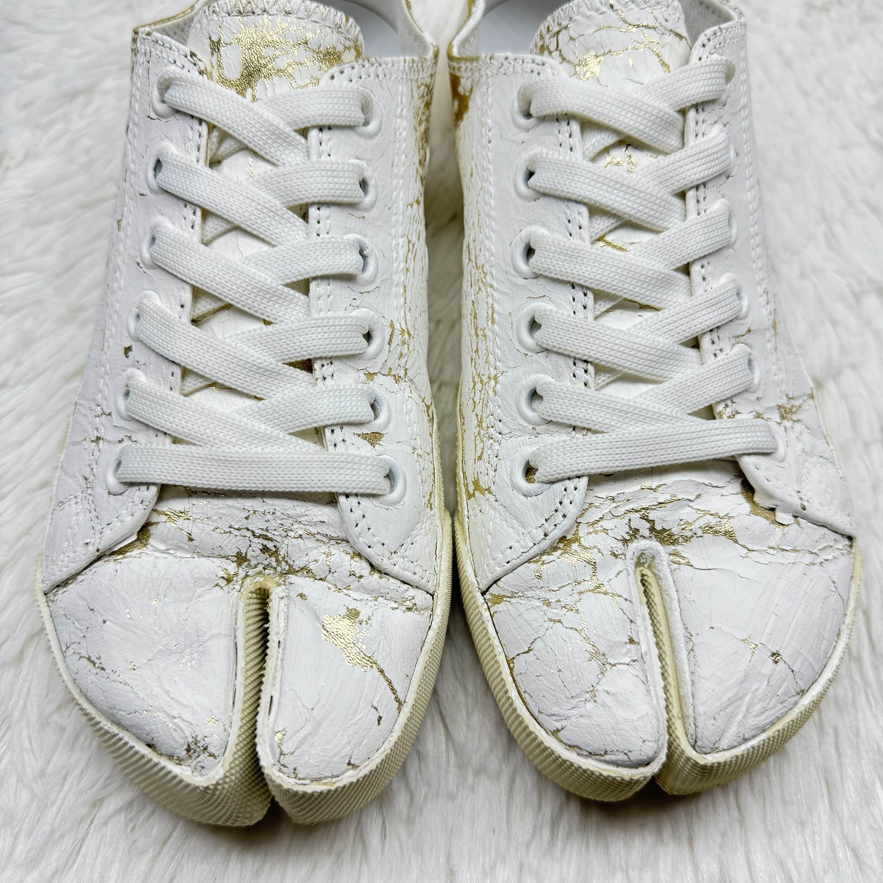 Maison Margiela Maison Margiela Gold Crack Tabi Sneakers Size 38 Size US 8 / IT 38 - 8 Thumbnail