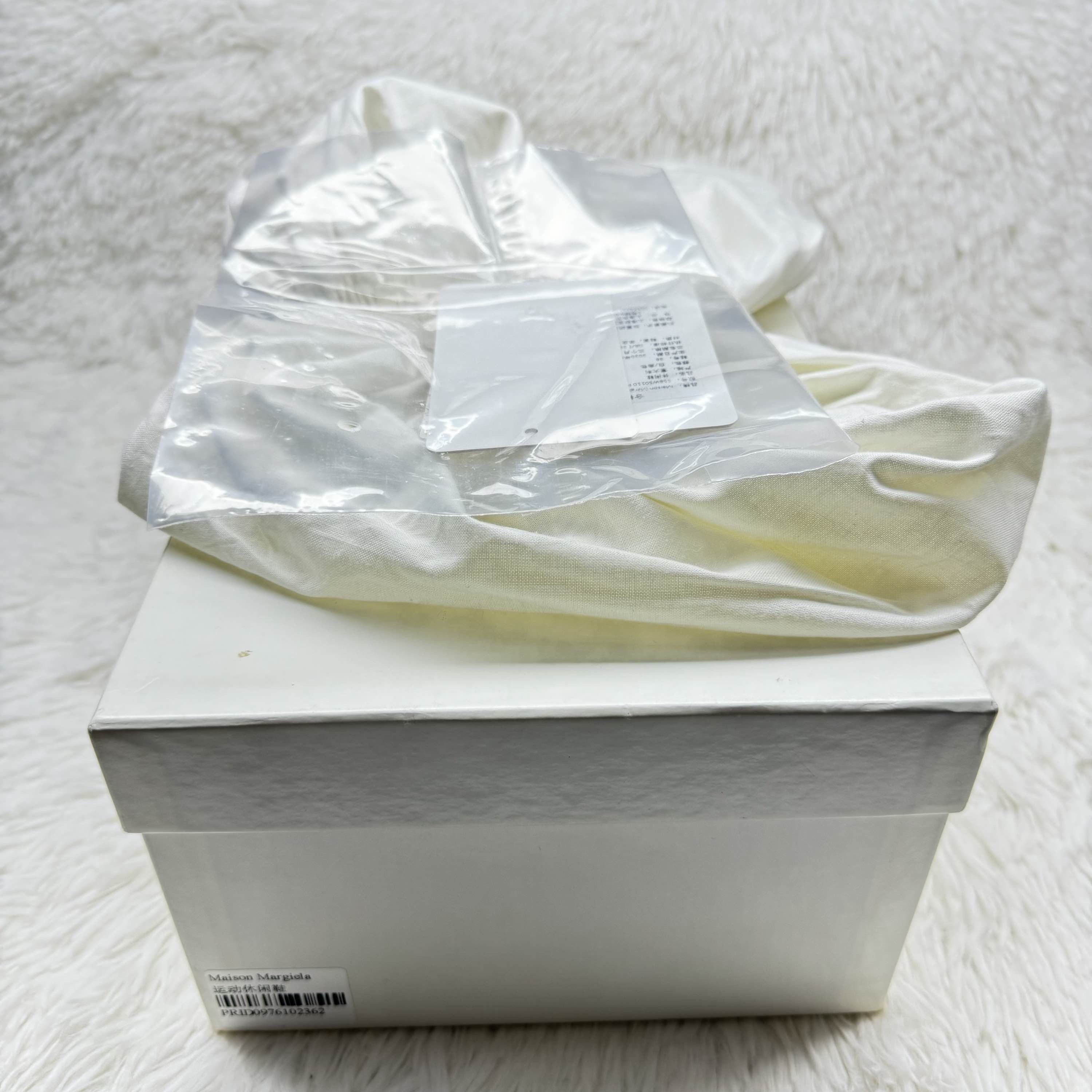 Maison Margiela Maison Margiela Gold Crack Tabi Sneakers Size 38 Size US 8 / IT 38 - 6 Thumbnail