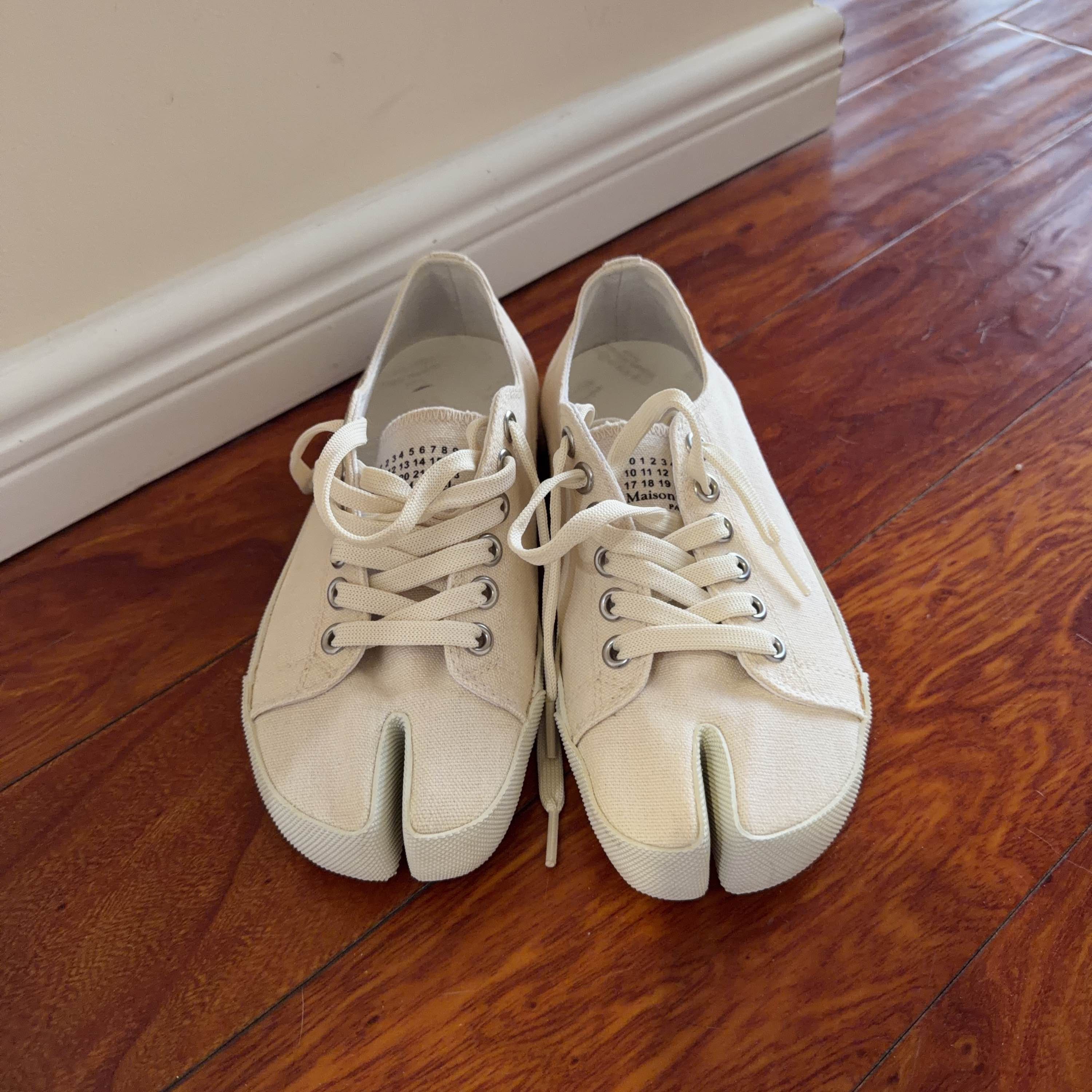 Maison Margiela Maison Margiela Tabi Canvas Low-Top Sneakers Size 38 Size US 8 / IT 38 - 2 Thumbnail