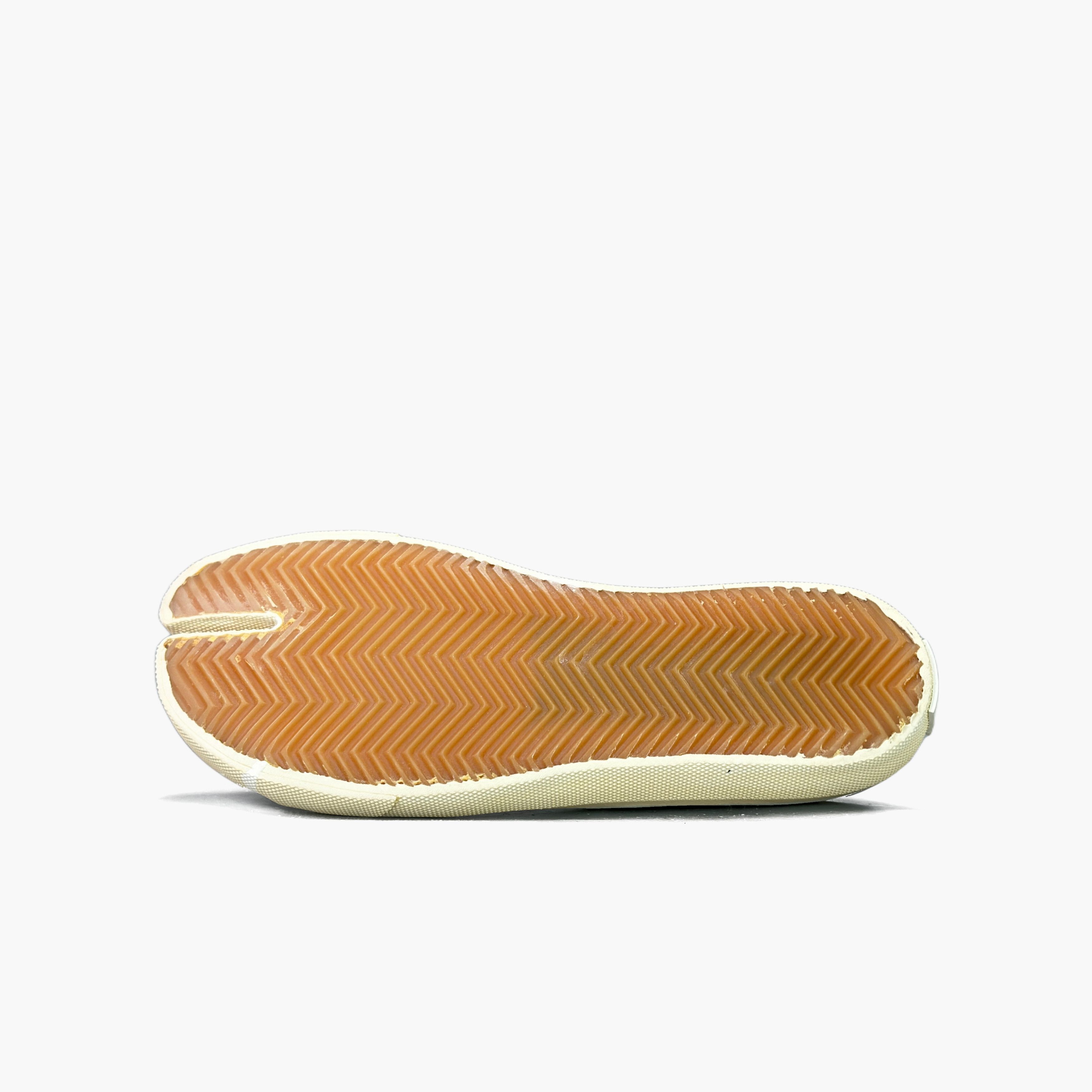 Maison Margiela Maison Margiela Paint Splatter Tabi Sneakers Size 38 Size US 8 / IT 38 - 8 Thumbnail