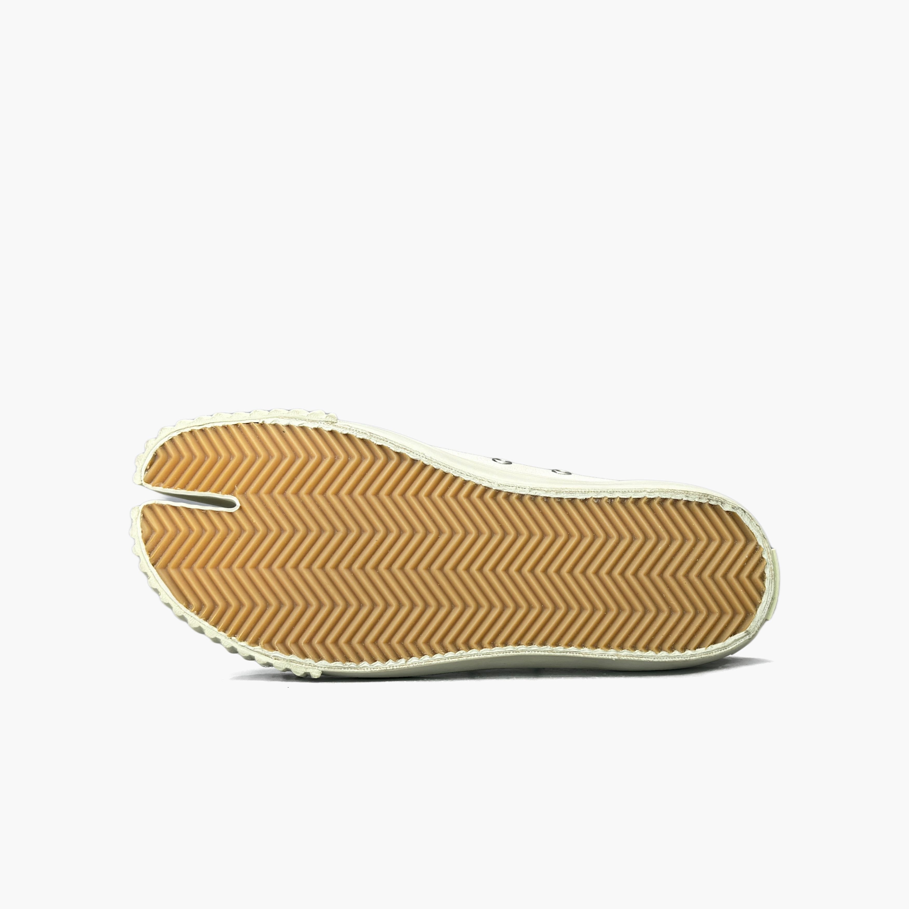 Maison Margiela Maison Margiela Tabi Canvas Low-Top Sneakers Size 37.5 Size US 7.5 / IT 37.5 - 8 Thumbnail
