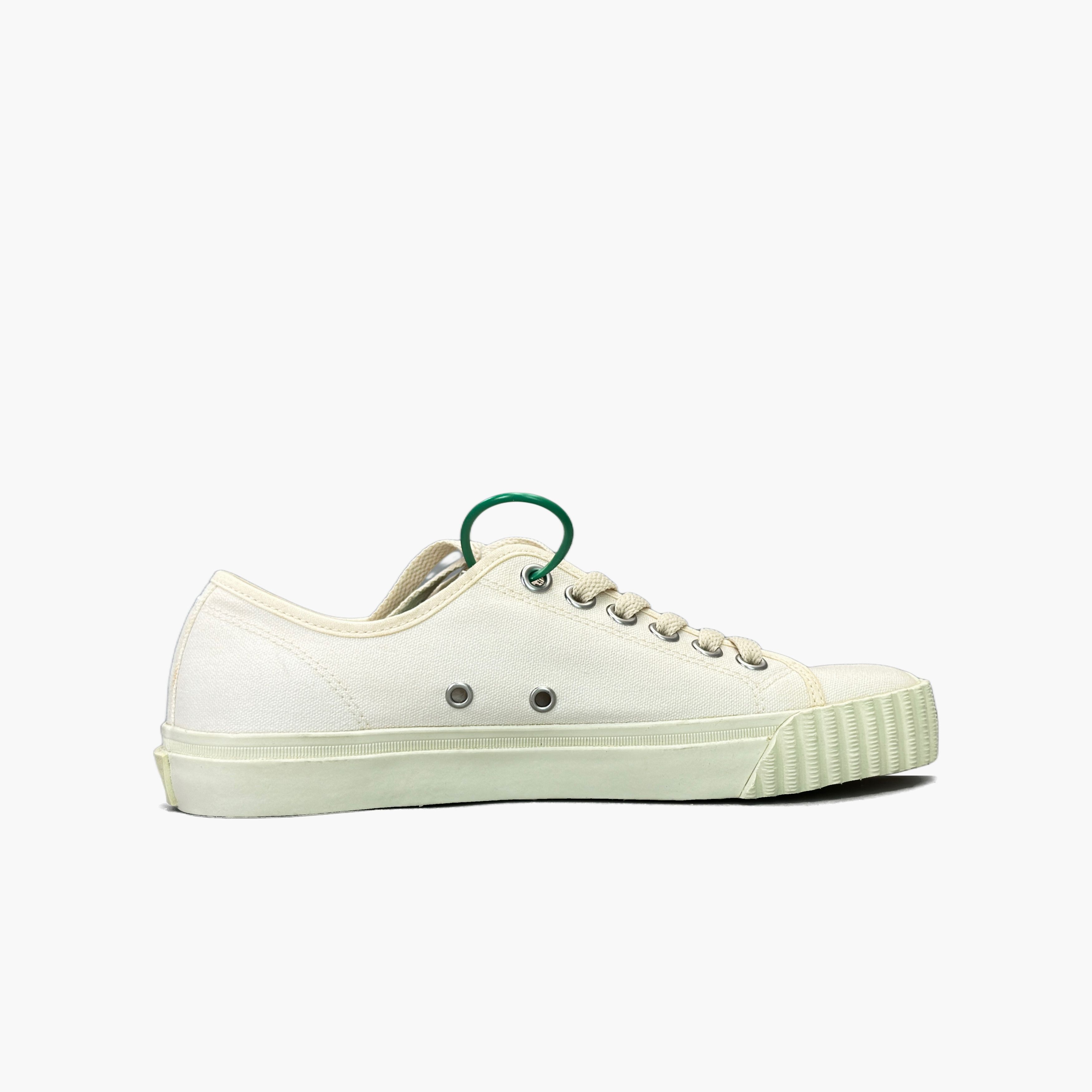 Maison Margiela Maison Margiela Tabi Canvas Low-Top Sneakers Size 37.5 Size US 7.5 / IT 37.5 - 2 Thumbnail