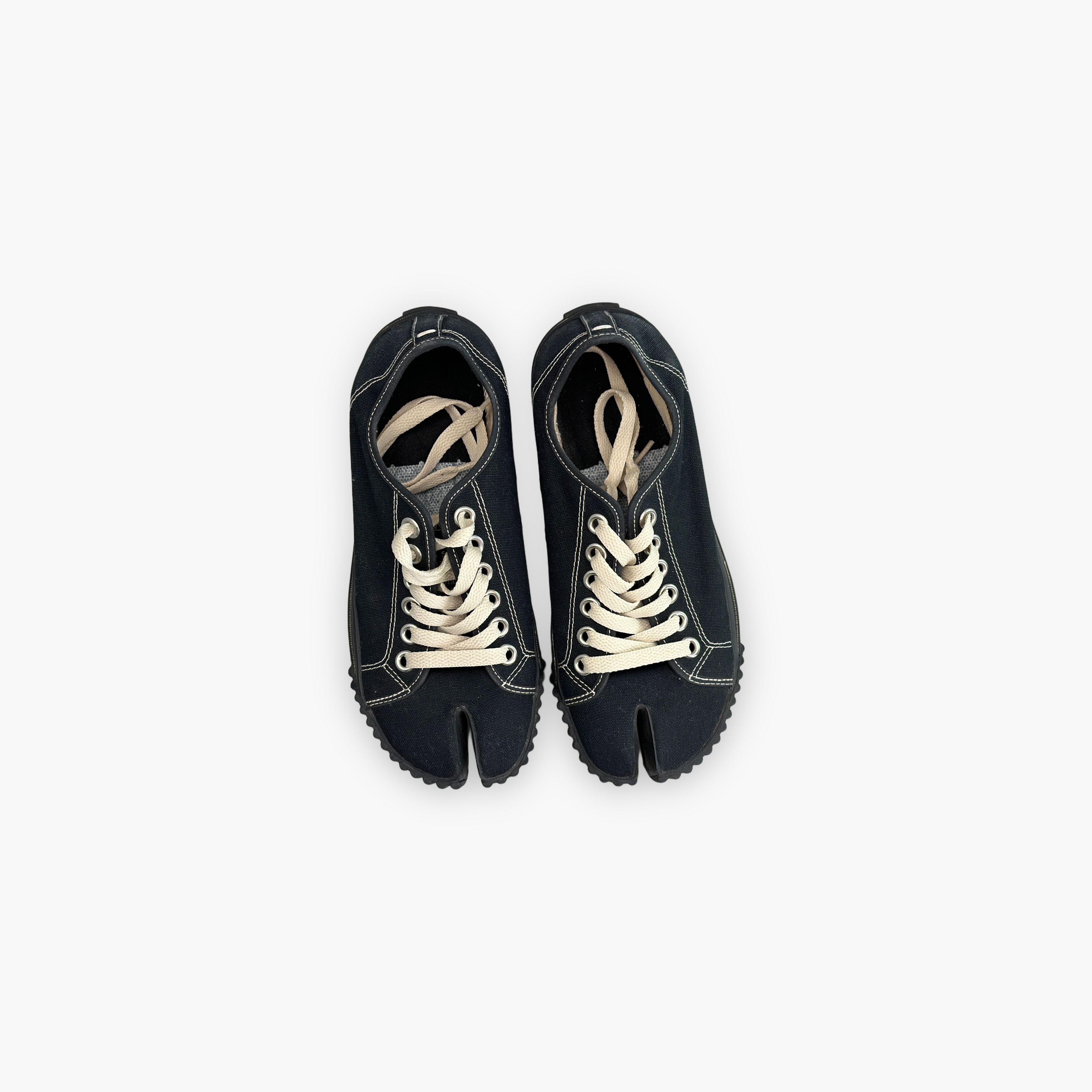 Maison Margiela Maison Margiela Tabi Canvas Low-Top Sneakers Size 36 Size US 6 / IT 36 - 9 Thumbnail
