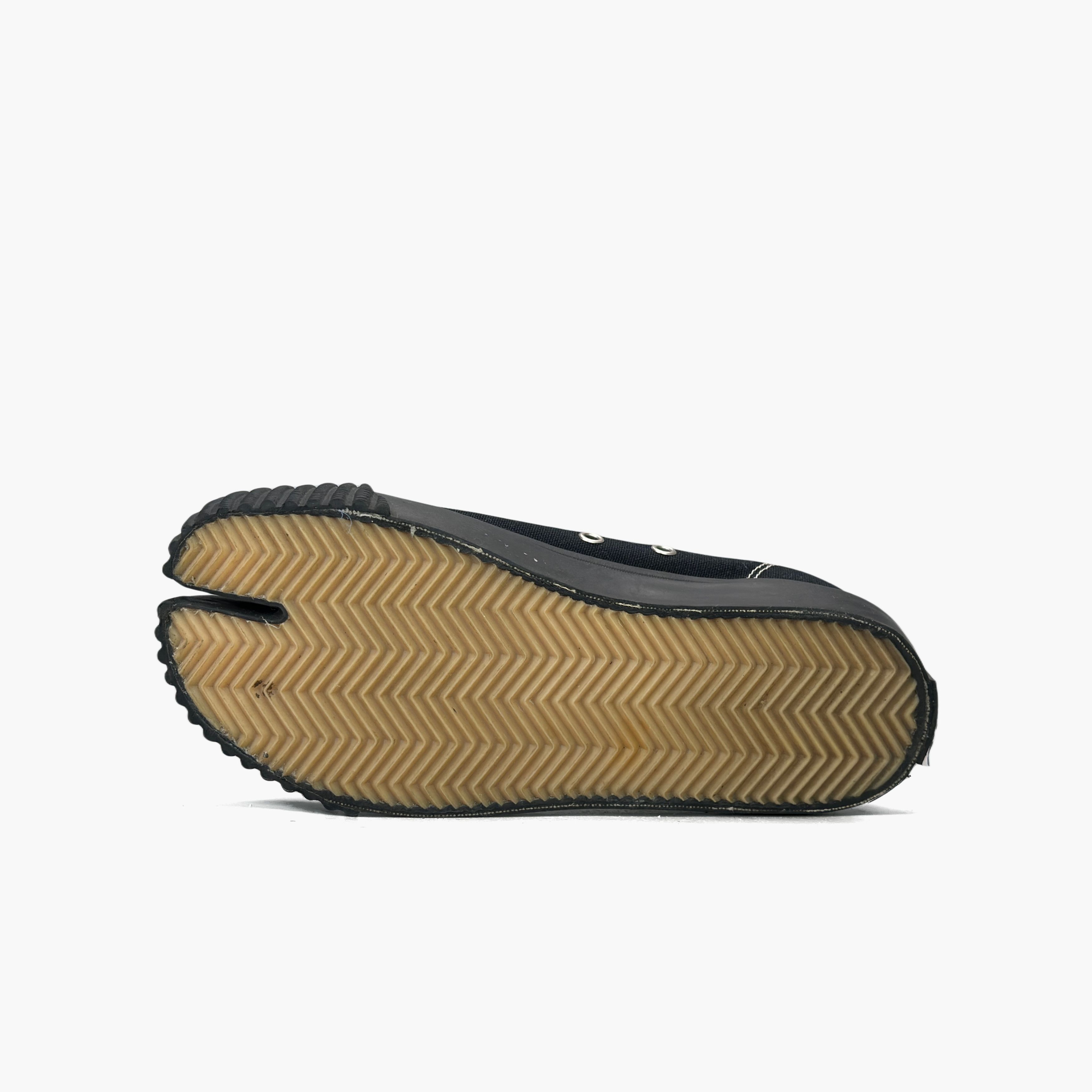 Maison Margiela Maison Margiela Tabi Canvas Low-Top Sneakers Size 36 Size US 6 / IT 36 - 8 Thumbnail