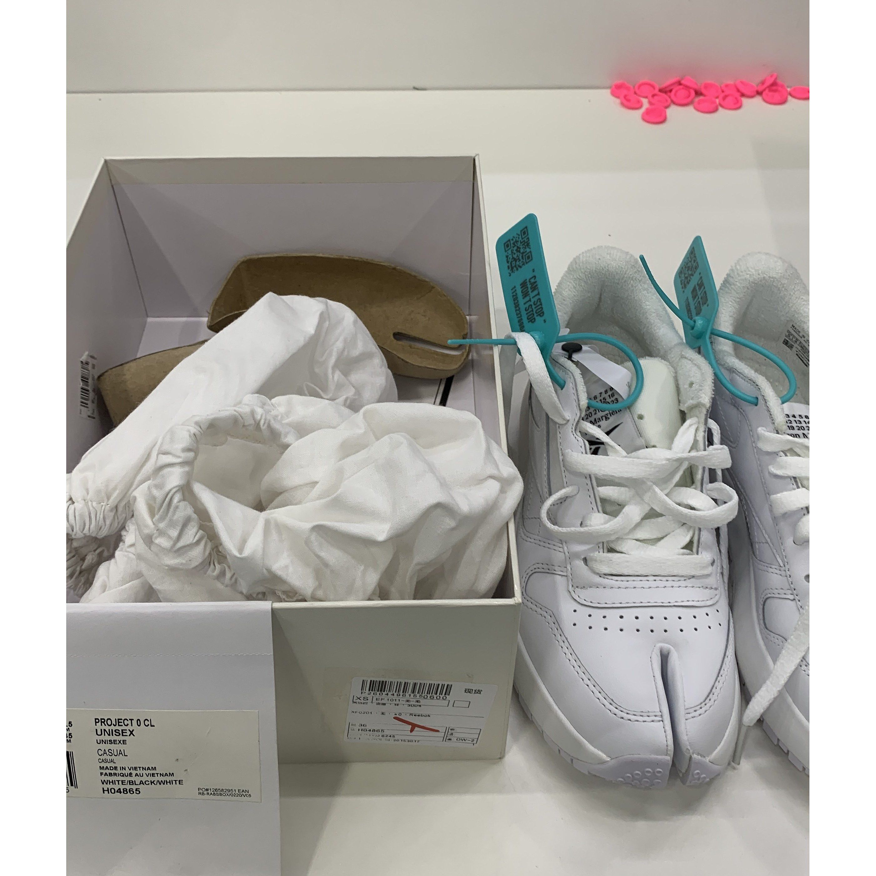 Maison Margiela × Reebok Reebok x Maison Margiela Tabi Classic Leather Sneakers 36 Size US 6 / IT 36 - 10 Thumbnail