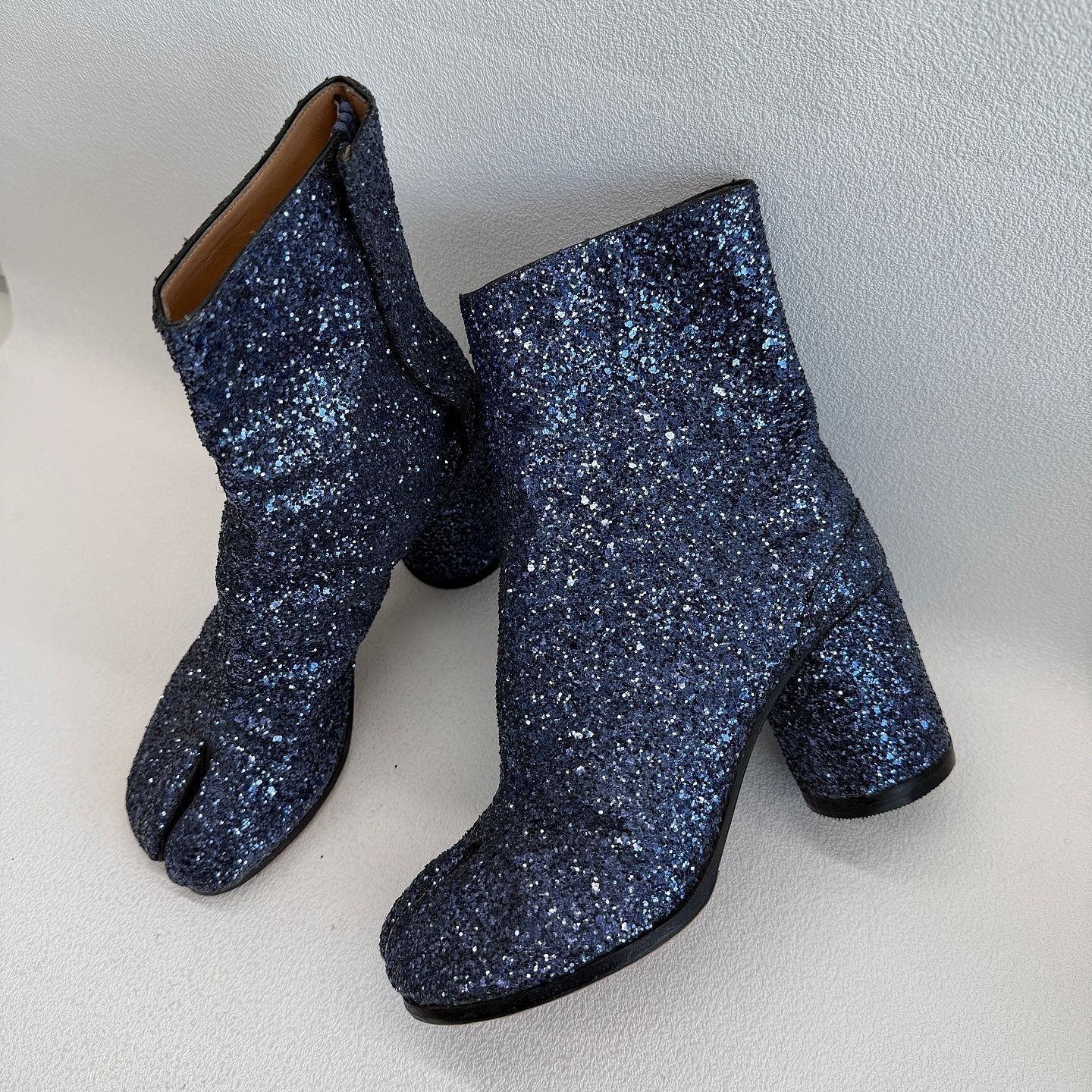 Maison Margiela Maison Margiela Blue Glitter Tabi Boots Size 36 Size US 6 / IT 36 - 8 Thumbnail