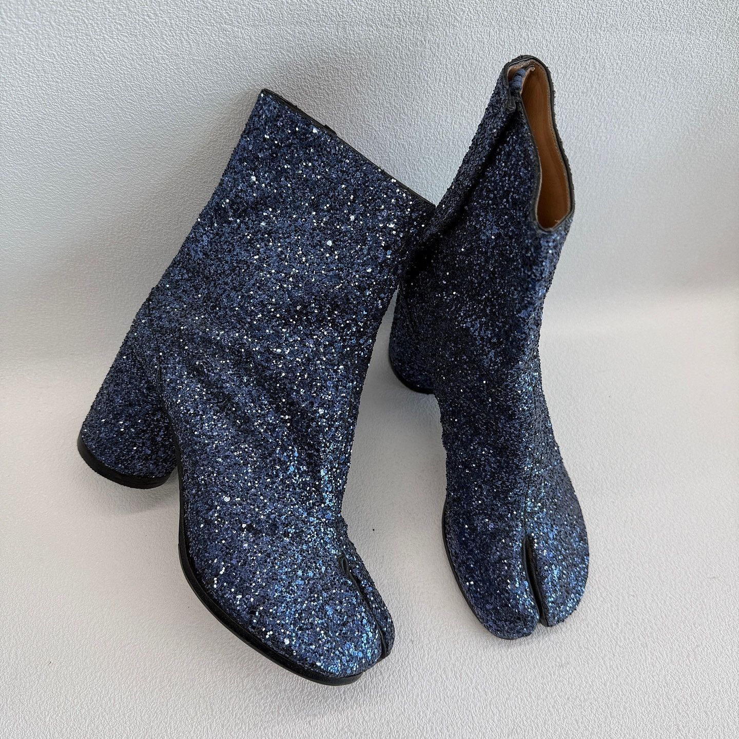 Maison Margiela Maison Margiela Blue Glitter Tabi Boots Size 36 Size US 6 / IT 36 - 9 Thumbnail