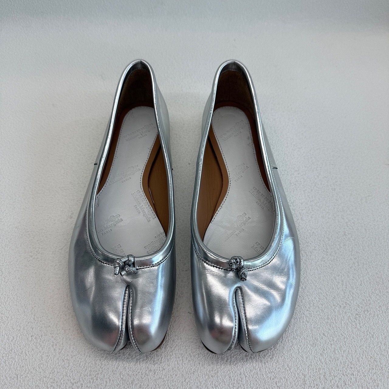 Maison Margiela Maison Margiela Silver Tabi Ballet Flats Size 35 Size US 5 / IT 35 - 2 Thumbnail