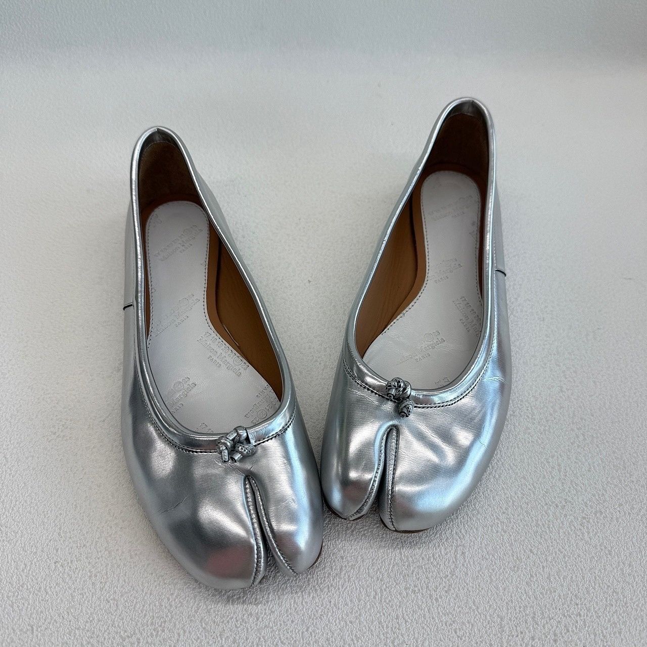 Maison Margiela Maison Margiela Silver Tabi Ballet Flats Size 35 Size US 5 / IT 35 - 9 Thumbnail