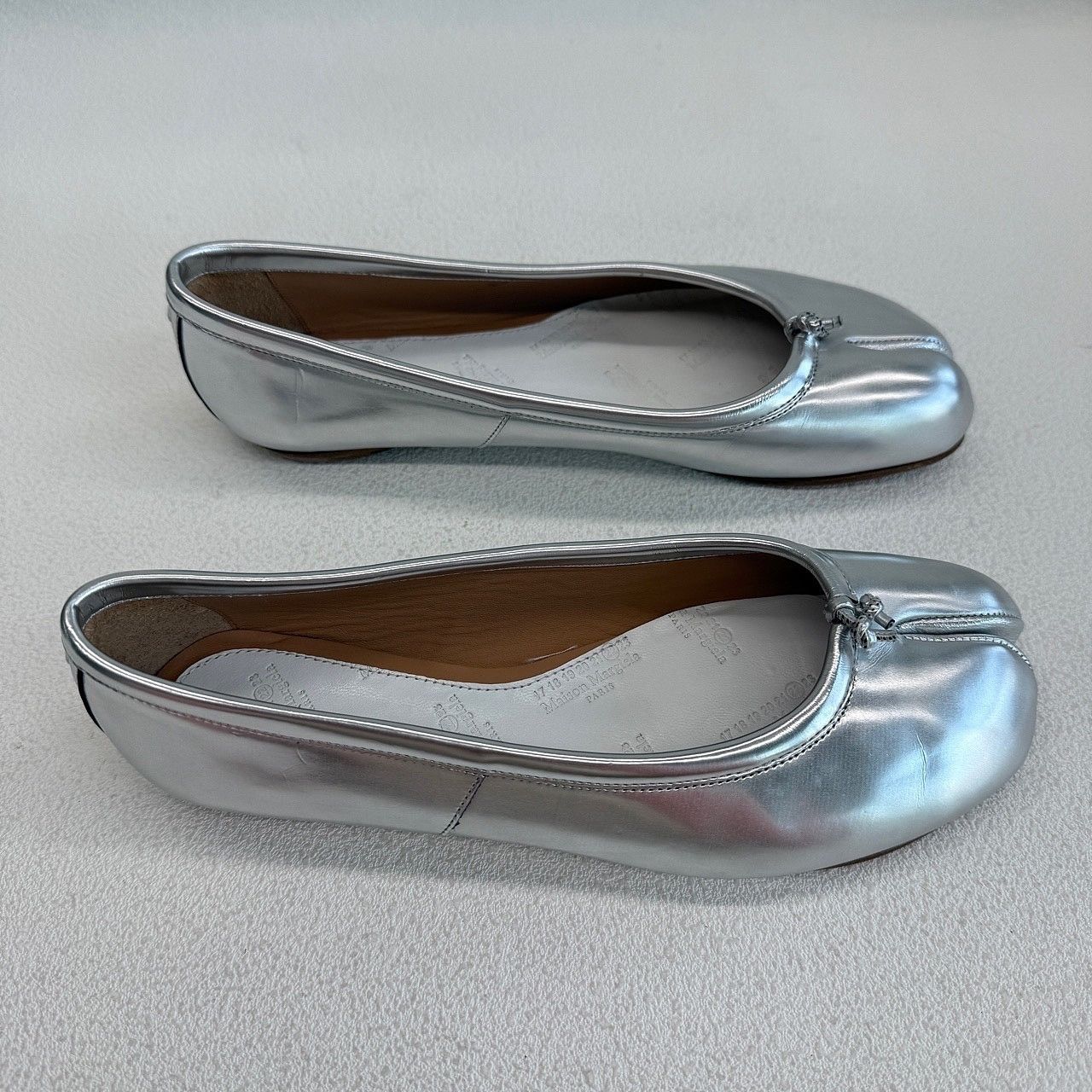 Maison Margiela Maison Margiela Silver Tabi Ballet Flats Size 35 Size US 5 / IT 35 - 8 Thumbnail