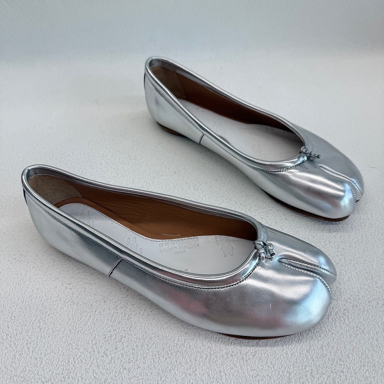 Maison Margiela Maison Margiela Silver Tabi Ballet Flats Size 35 Size US 5 / IT 35 - 7 Thumbnail