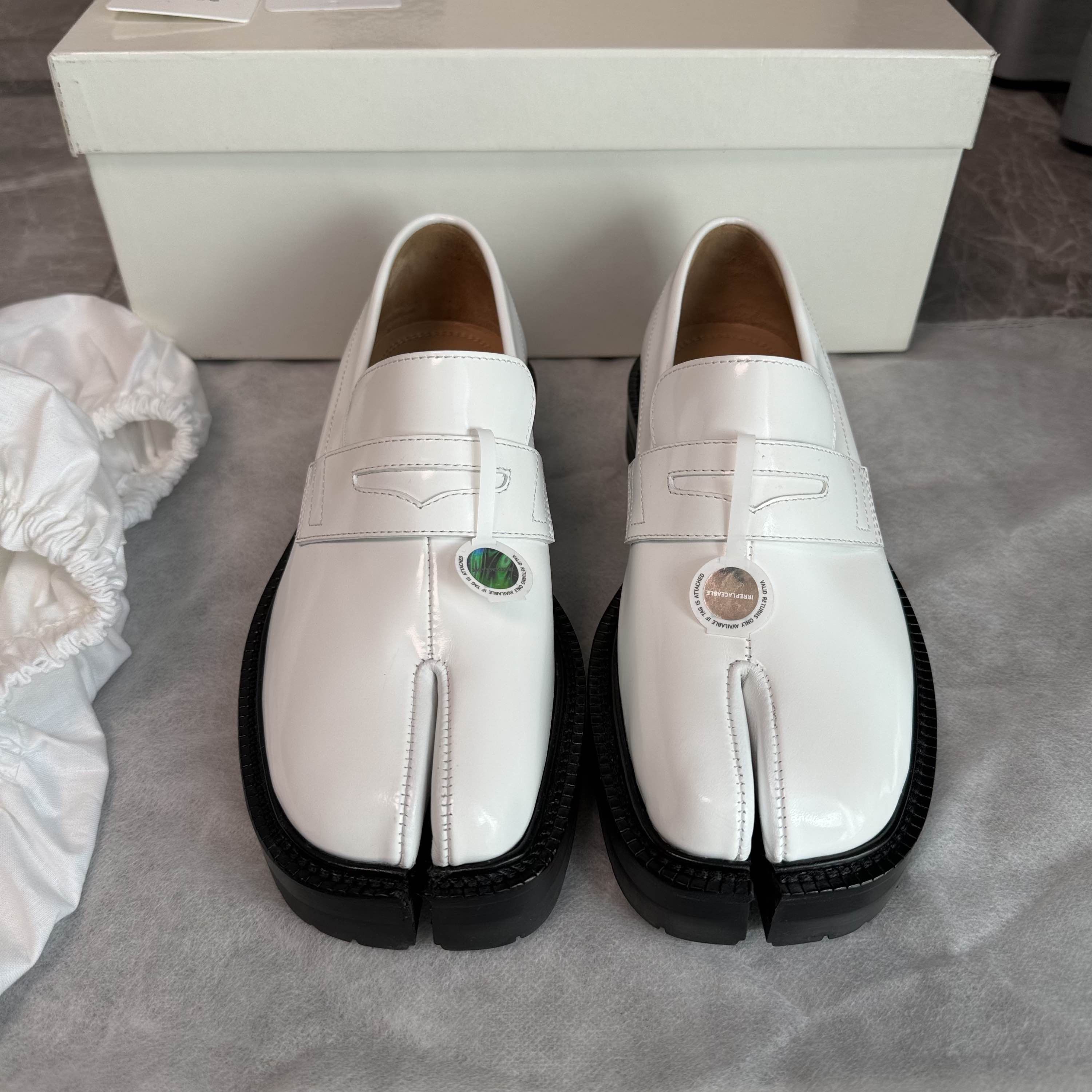 Maison Margiela Maison Margiela Tabi Leather Loafers Size 35 Size US 5 / IT 35 - 2 Thumbnail