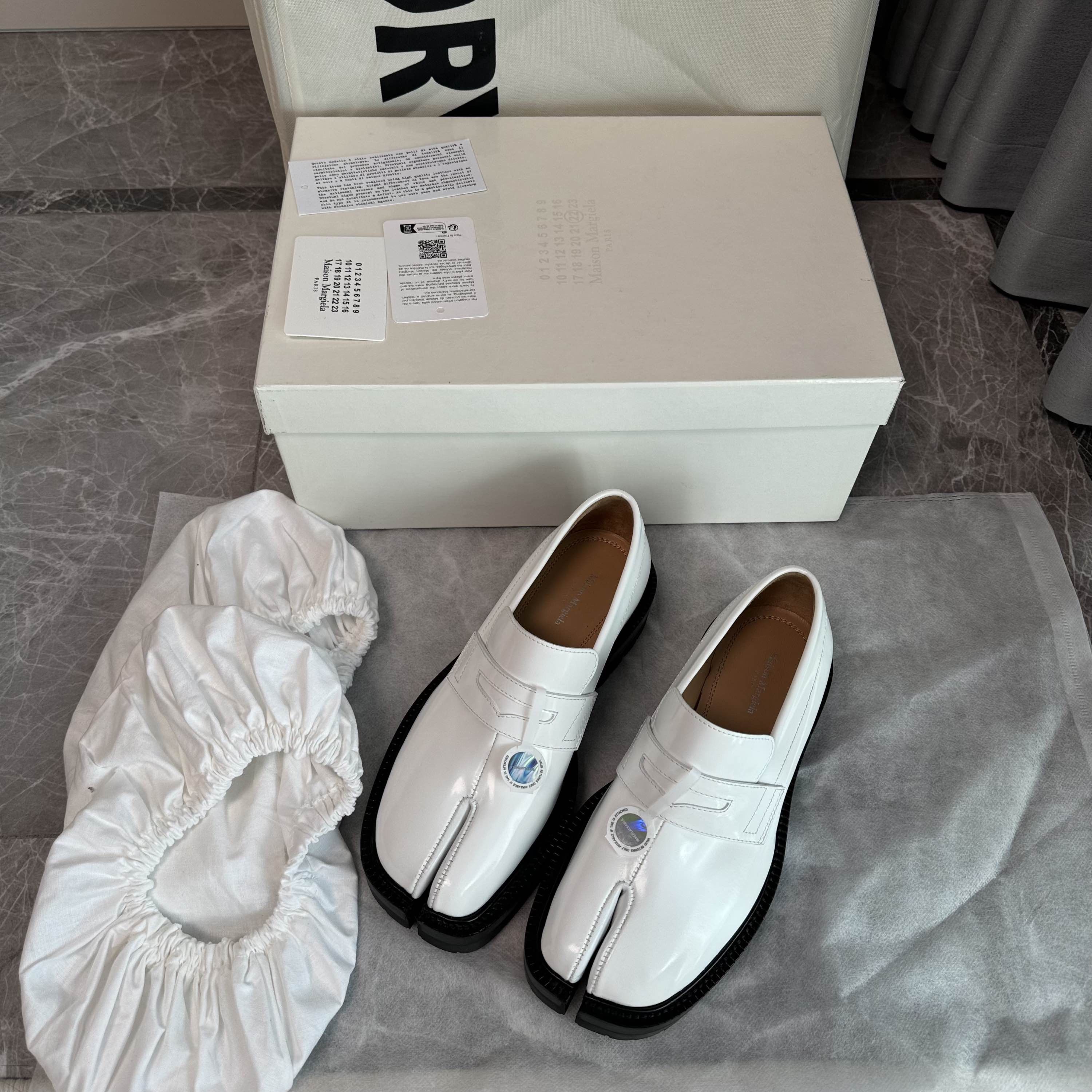 Maison Margiela Maison Margiela Tabi Leather Loafers Size 35 Size US 5 / IT 35 - 6 Thumbnail