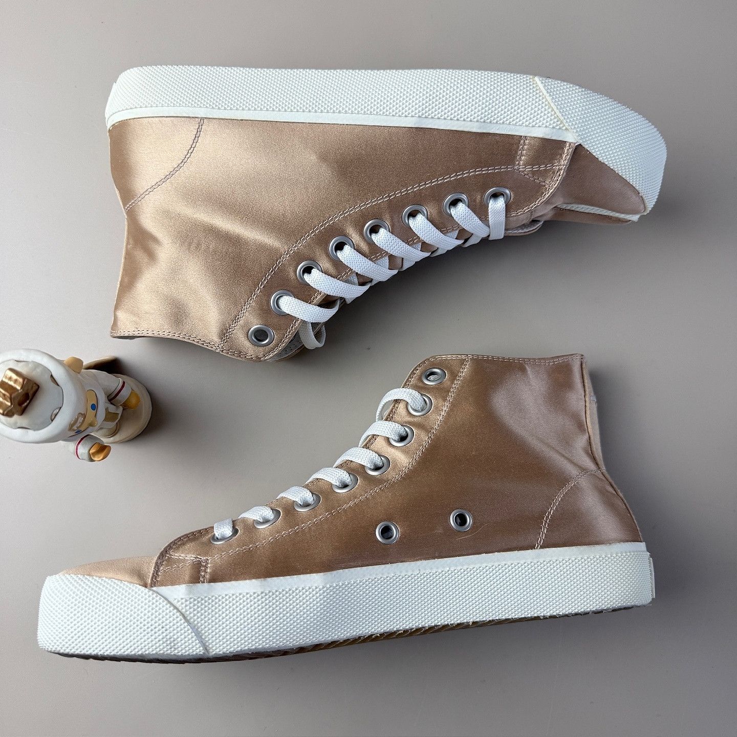 Maison Margiela Maison Margiela Tabi Satin High Top Sneakers Size 38.5 Size US 8.5 / IT 38.5 - 7 Thumbnail
