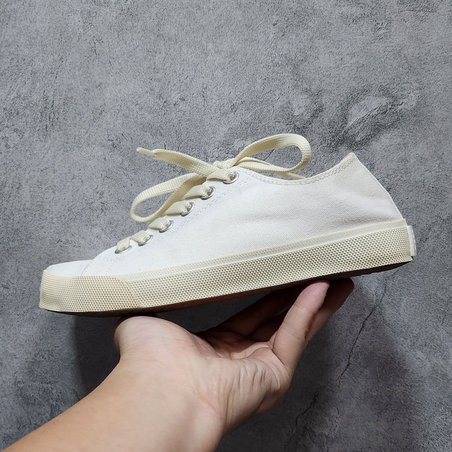 Maison Margiela Maison Margiela White Tabi Low-Top Sneakers Size 36 Size US 6 / IT 36 - 10 Thumbnail