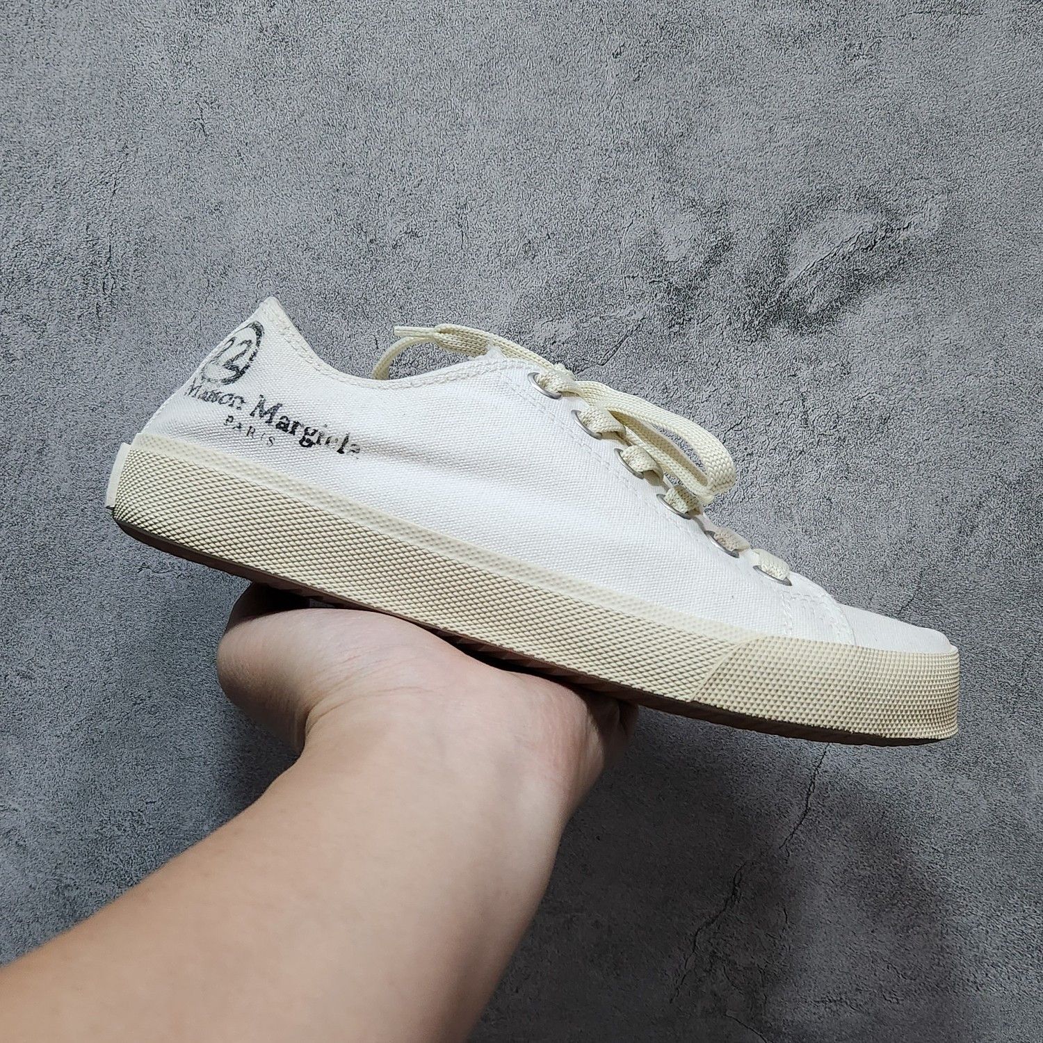 Maison Margiela Maison Margiela White Tabi Low-Top Sneakers Size 36 Size US 6 / IT 36 - 7 Thumbnail