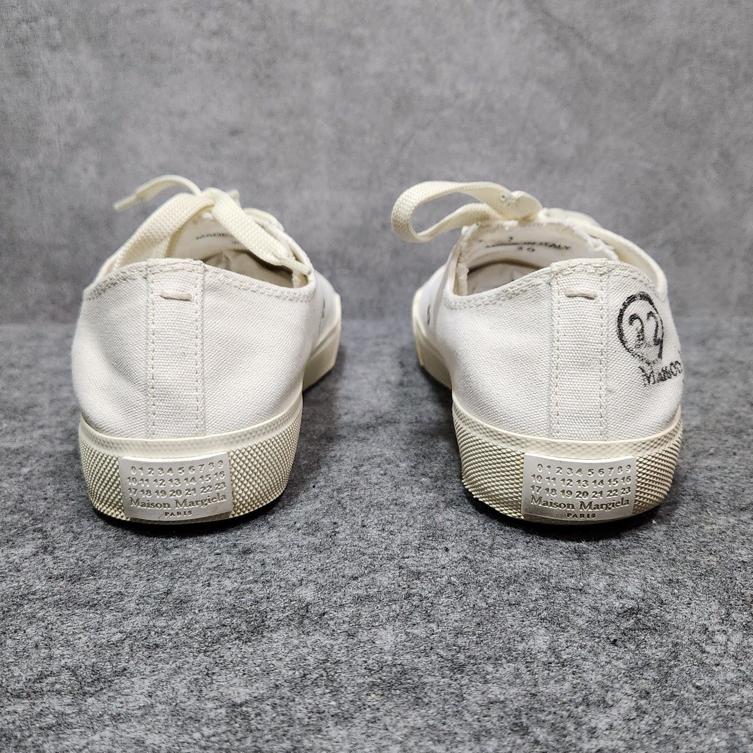 Maison Margiela Maison Margiela White Tabi Low-Top Sneakers Size 36 Size US 6 / IT 36 - 3 Thumbnail