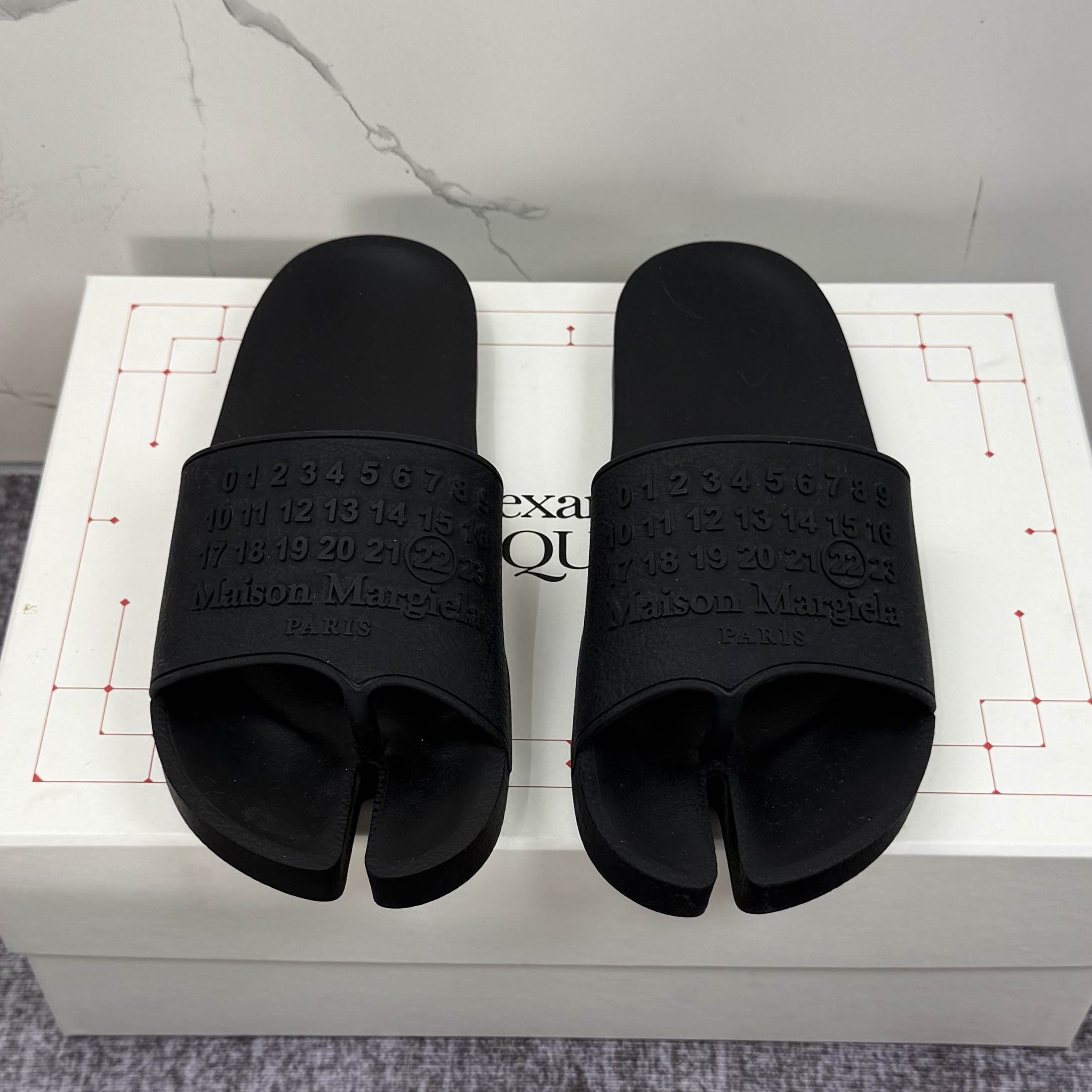 Maison Margiela Maison Margiela Tabi Slides Size 42 Size US 12 / IT 42 - 2 Thumbnail