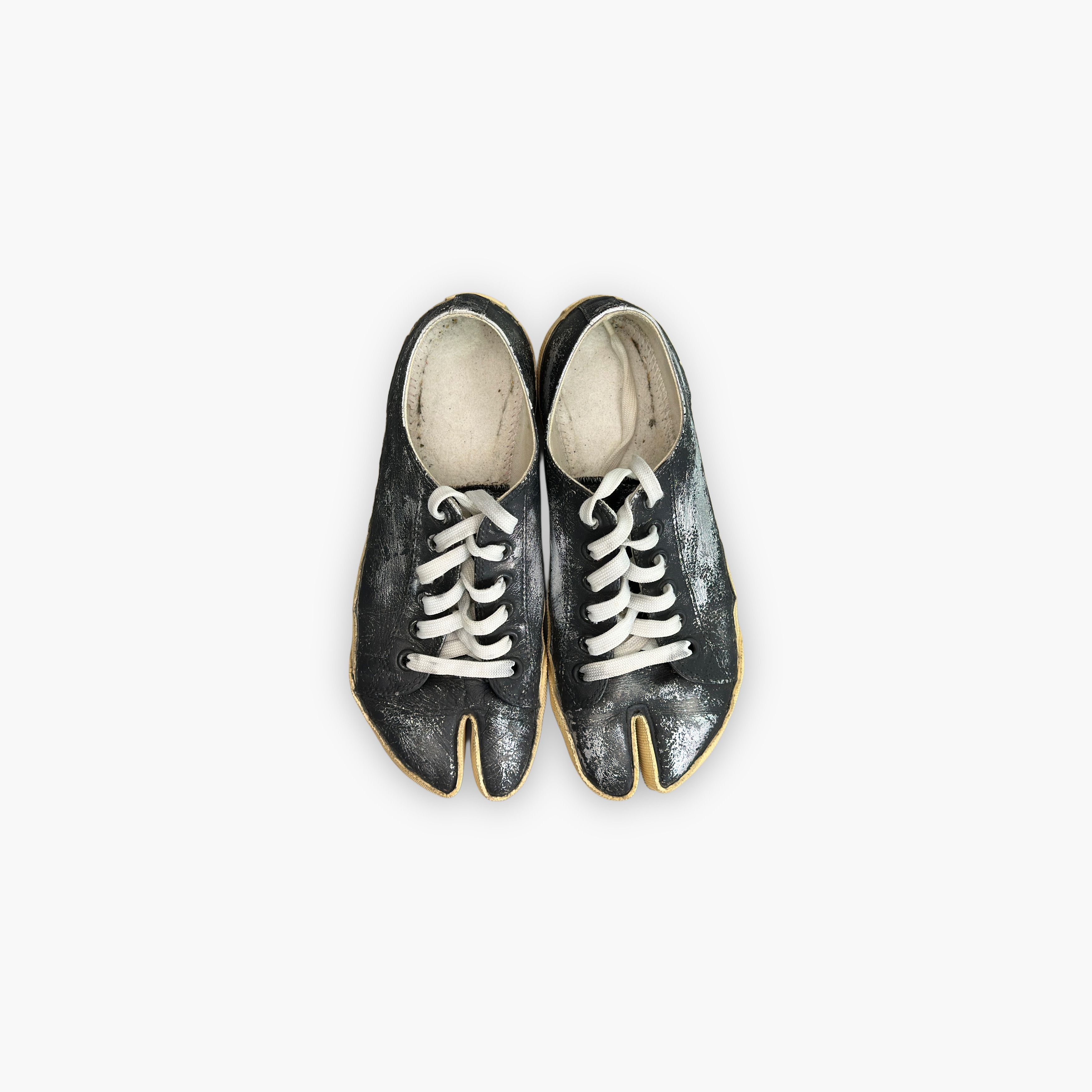 Maison Margiela Maison Margiela Distressed Tabi Low-Top Sneakers Size 37.5 Size US 7.5 / IT 37.5 - 9 Thumbnail