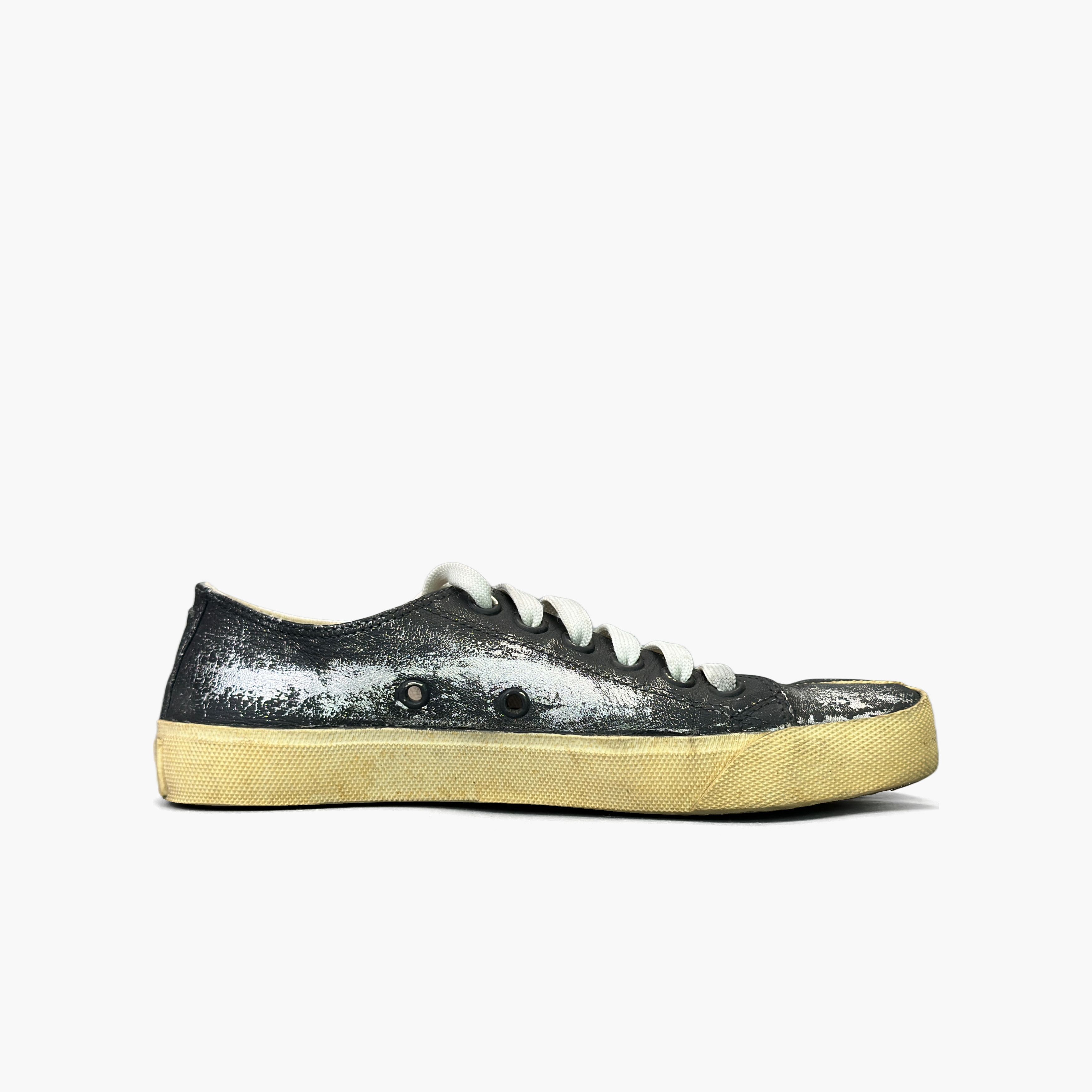 Maison Margiela Maison Margiela Distressed Tabi Low-Top Sneakers Size 37.5 Size US 7.5 / IT 37.5 - 2 Thumbnail