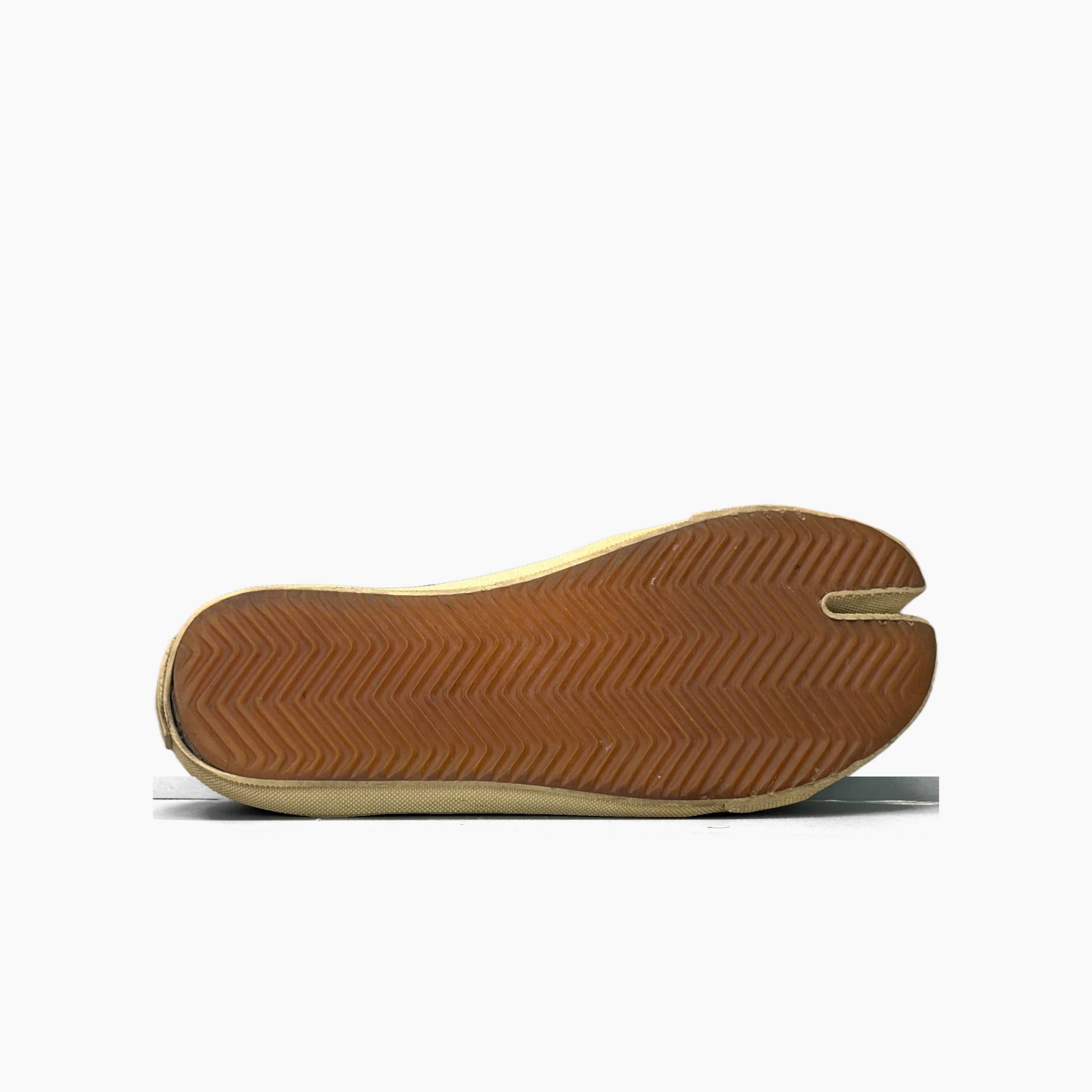 Maison Margiela Maison Margiela Distressed Tabi Low-Top Sneakers Size 37.5 Size US 7.5 / IT 37.5 - 7 Thumbnail