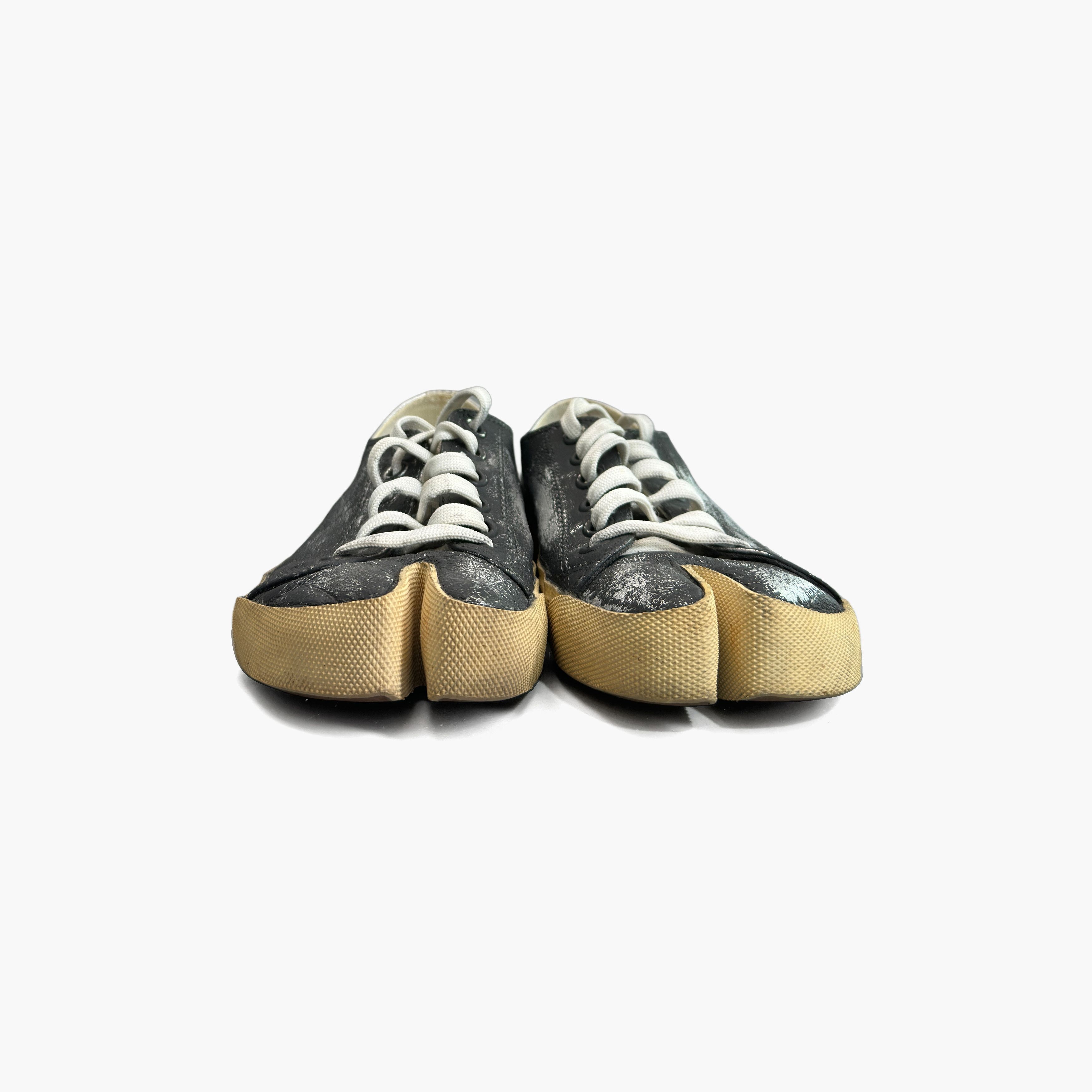 Maison Margiela Maison Margiela Distressed Tabi Low-Top Sneakers Size 37.5 Size US 7.5 / IT 37.5 - 5 Thumbnail