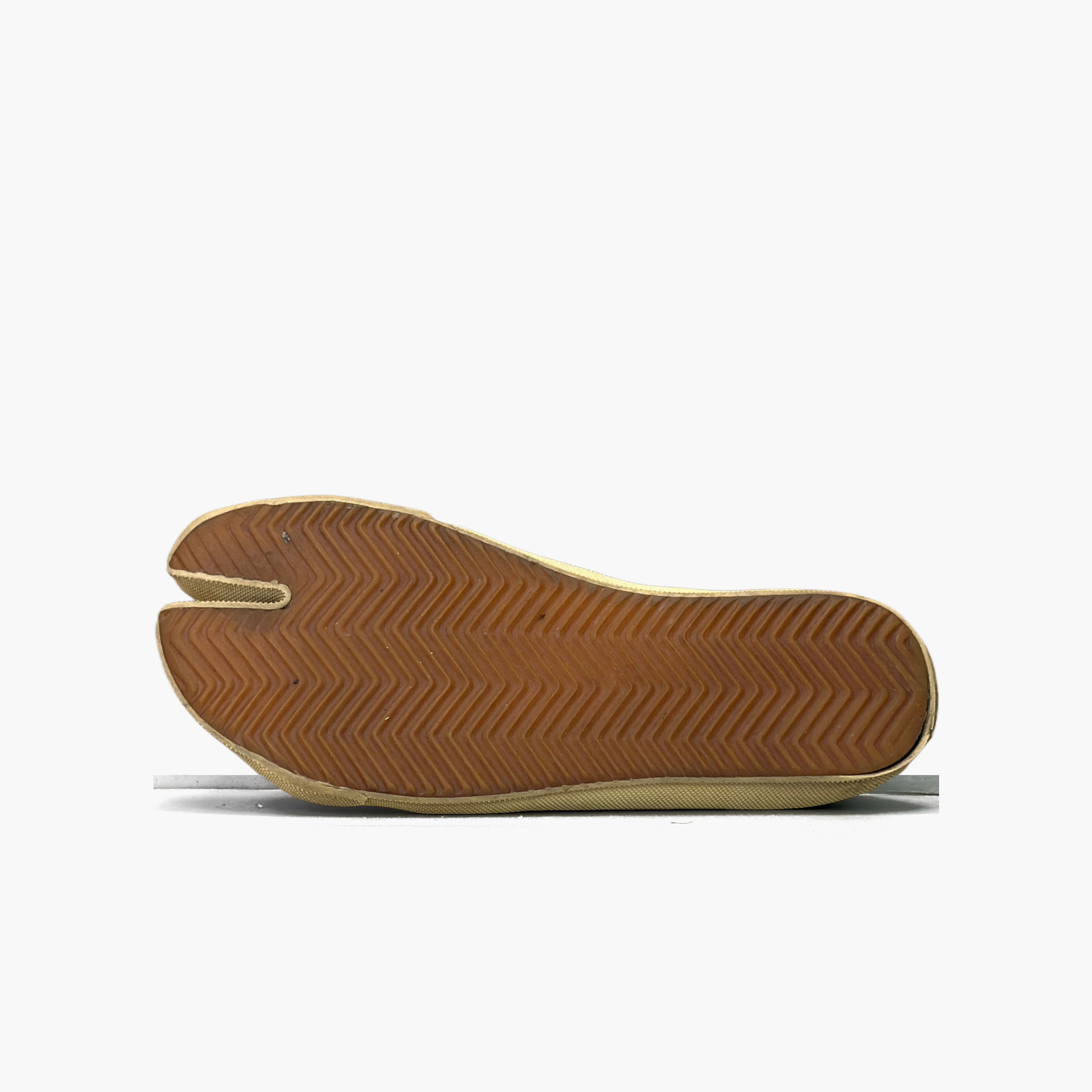 Maison Margiela Maison Margiela Distressed Tabi Low-Top Sneakers Size 37.5 Size US 7.5 / IT 37.5 - 8 Thumbnail