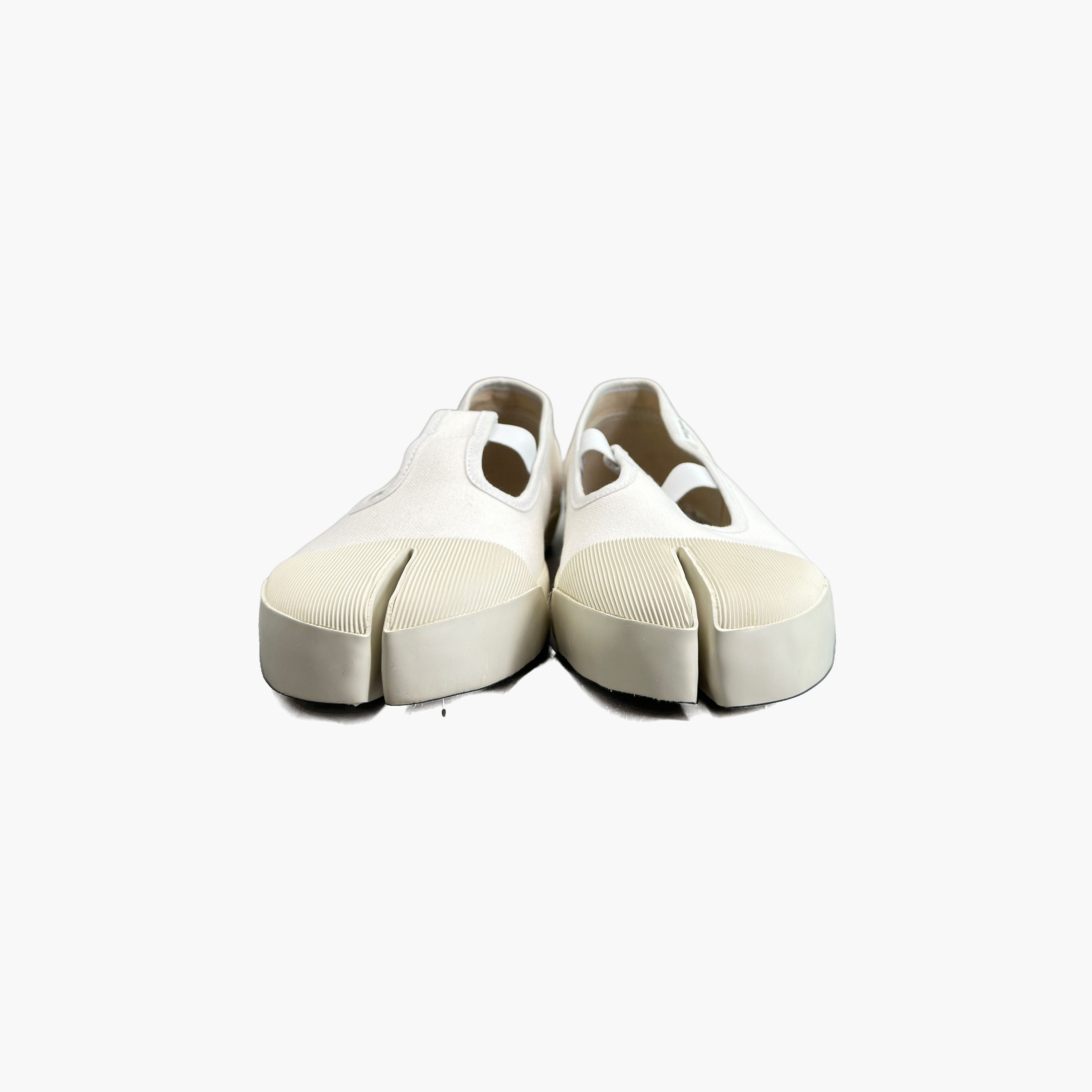 Maison Margiela Maison Margiela White Tabi Canvas Slip Ons Size 39 Size US 9 / IT 39 - 5 Thumbnail