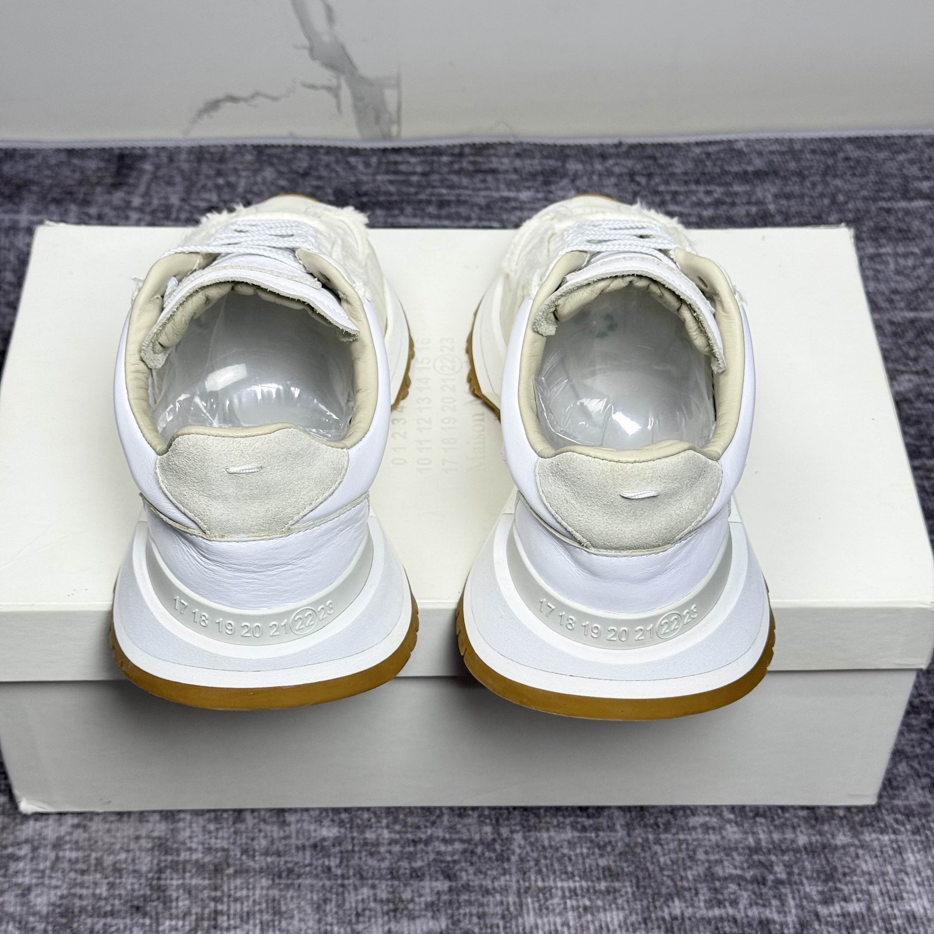 Maison Margiela Maison Margiela Low-Top Sneakers Size 35 Size US 5 / IT 35 - 3 Thumbnail