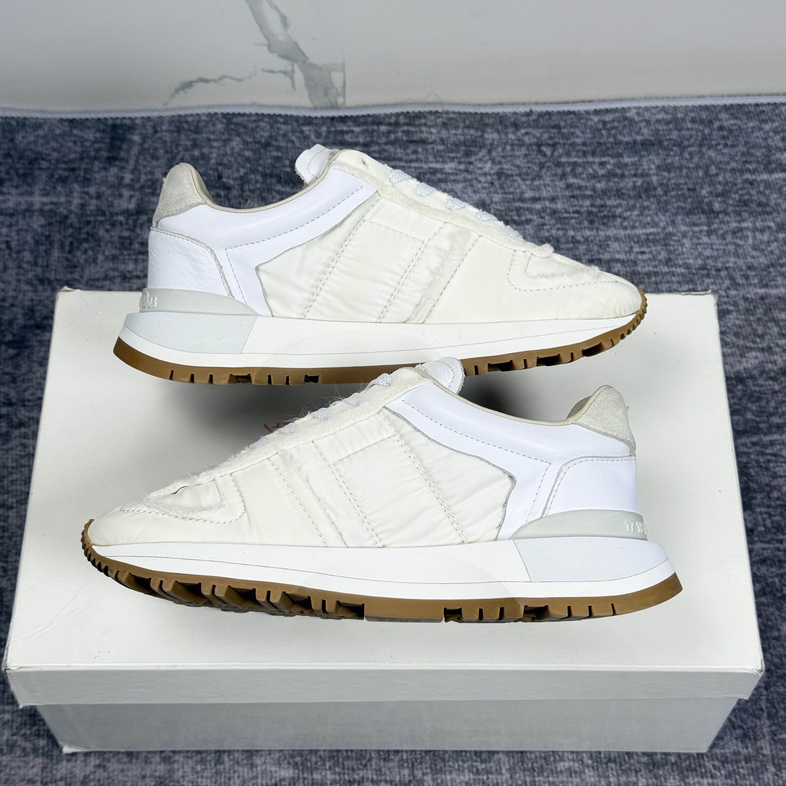Maison Margiela Maison Margiela Low-Top Sneakers Size 35 Size US 5 / IT 35 - 8 Thumbnail