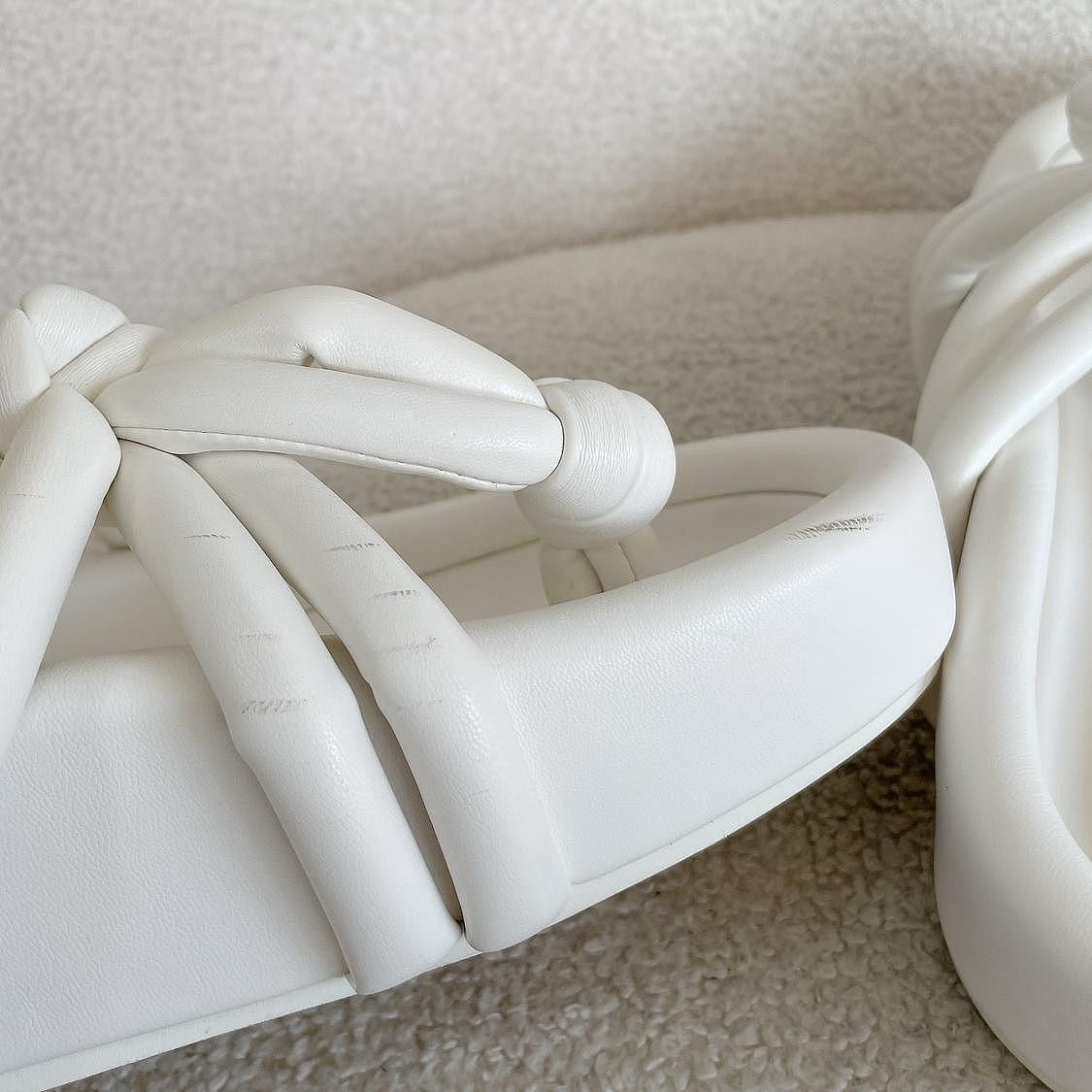 MM6 MM6 Maison Margiela White Thong Sandals Size 39 Size US 9 / IT 39 - 8 Thumbnail