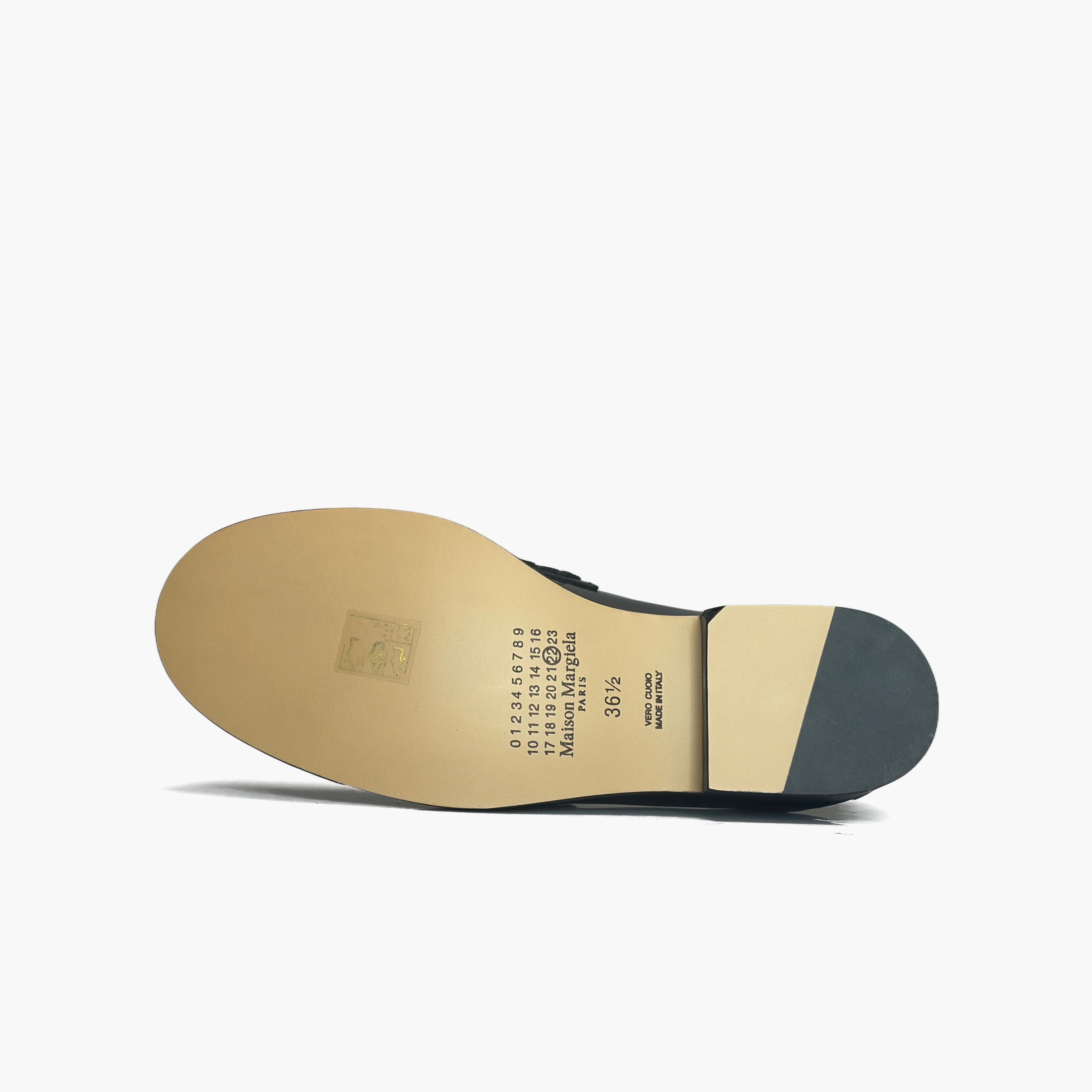 Maison Margiela Maison Margiela Black Leather Loafers Size 36.5 Size US 6.5 / IT 36.5 - 8 Thumbnail