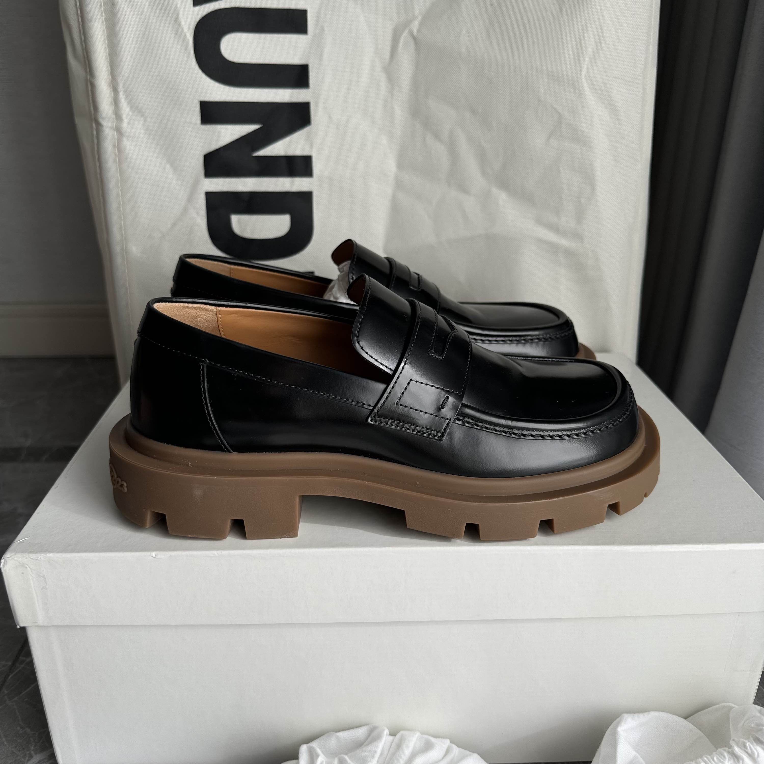 Maison Margiela Maison Margiela Black Leather Platform Loafers Size 37 Size US 7 / IT 37 - 7 Thumbnail