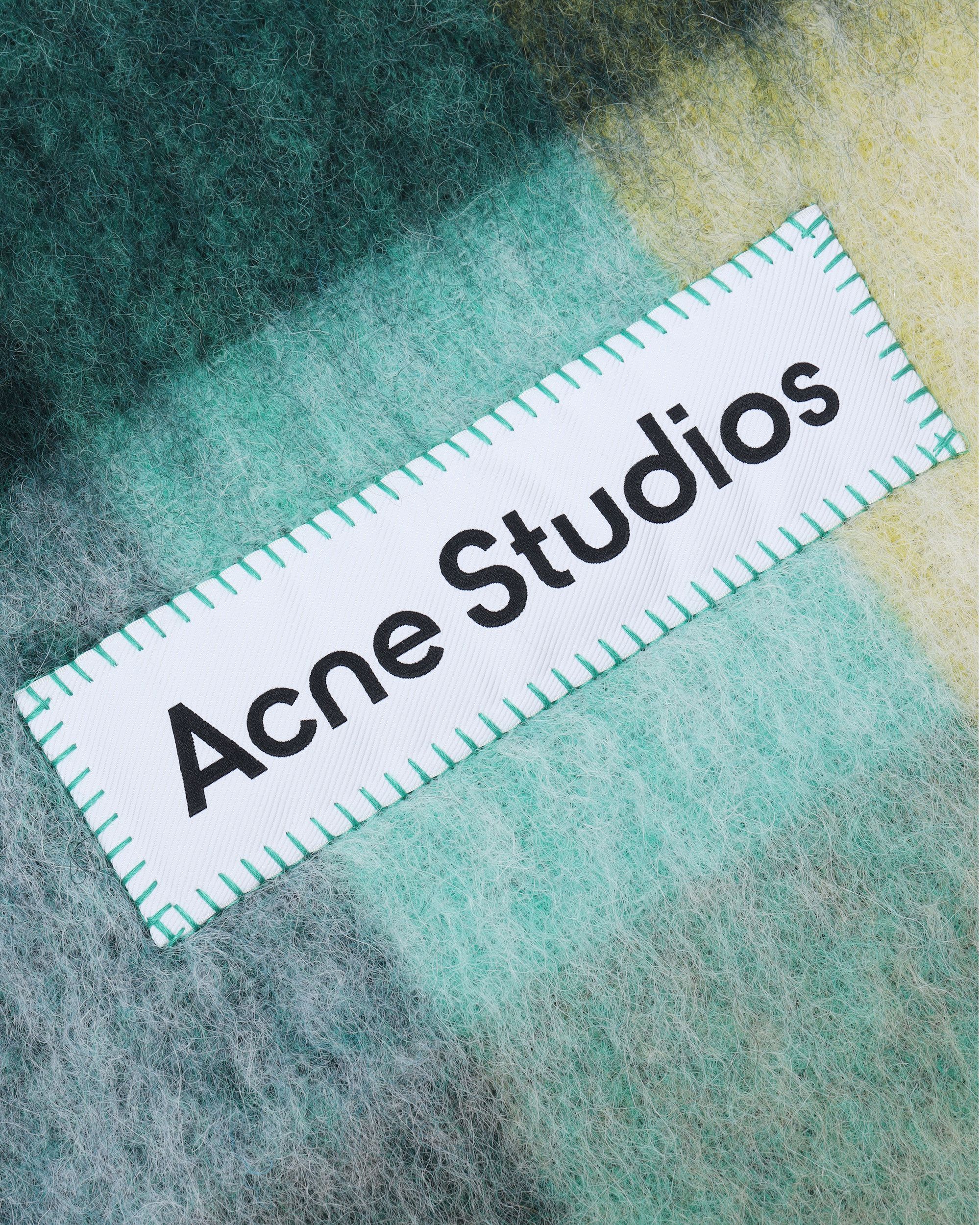 Acne Studios Acne Studios Label Stitched Detail Plaid Fur Fleece Scarf Size ONE SIZE - 3 Thumbnail