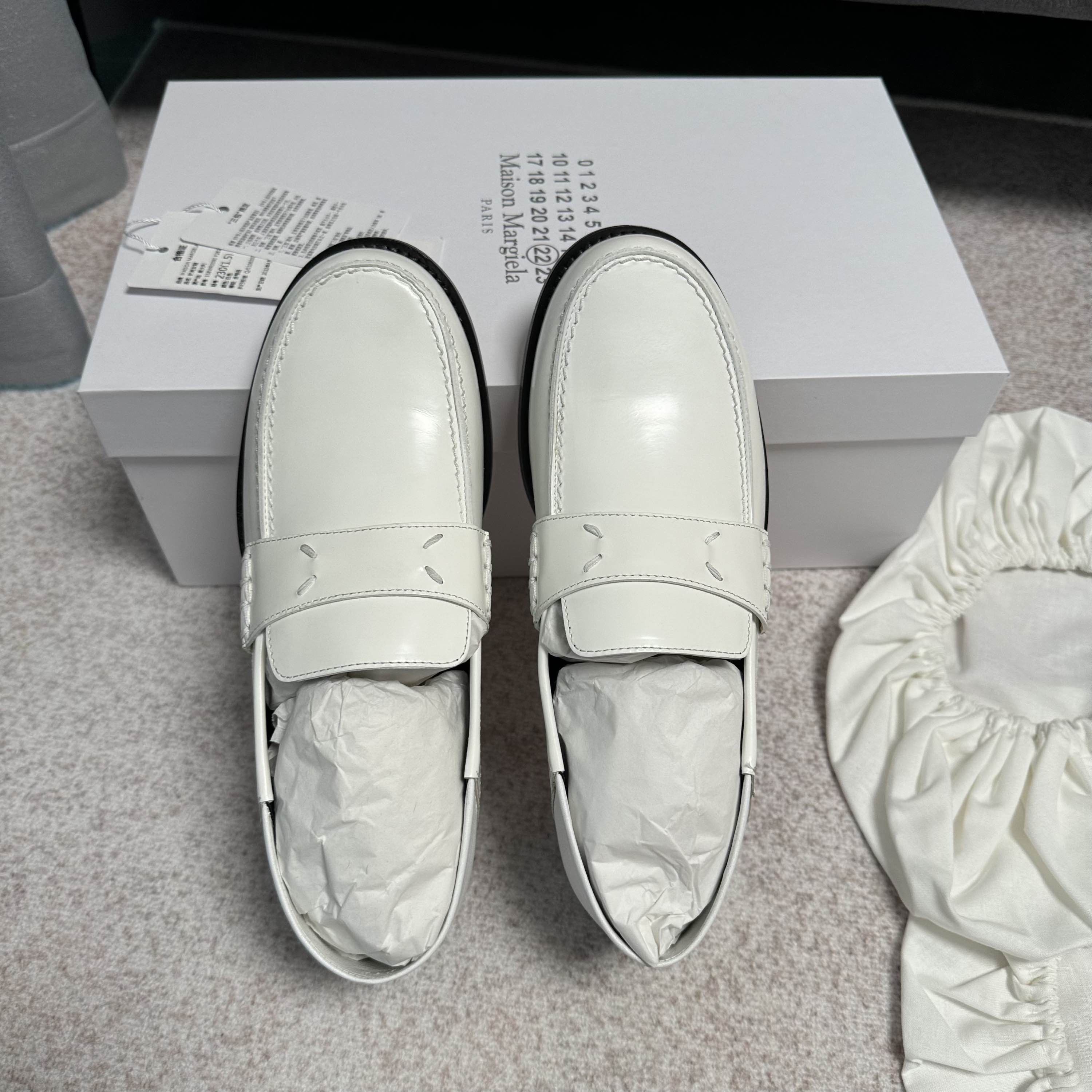 Maison Margiela Maison Margiela White Loafers Size 36.5 Size US 6.5 / IT 36.5 - 7 Thumbnail